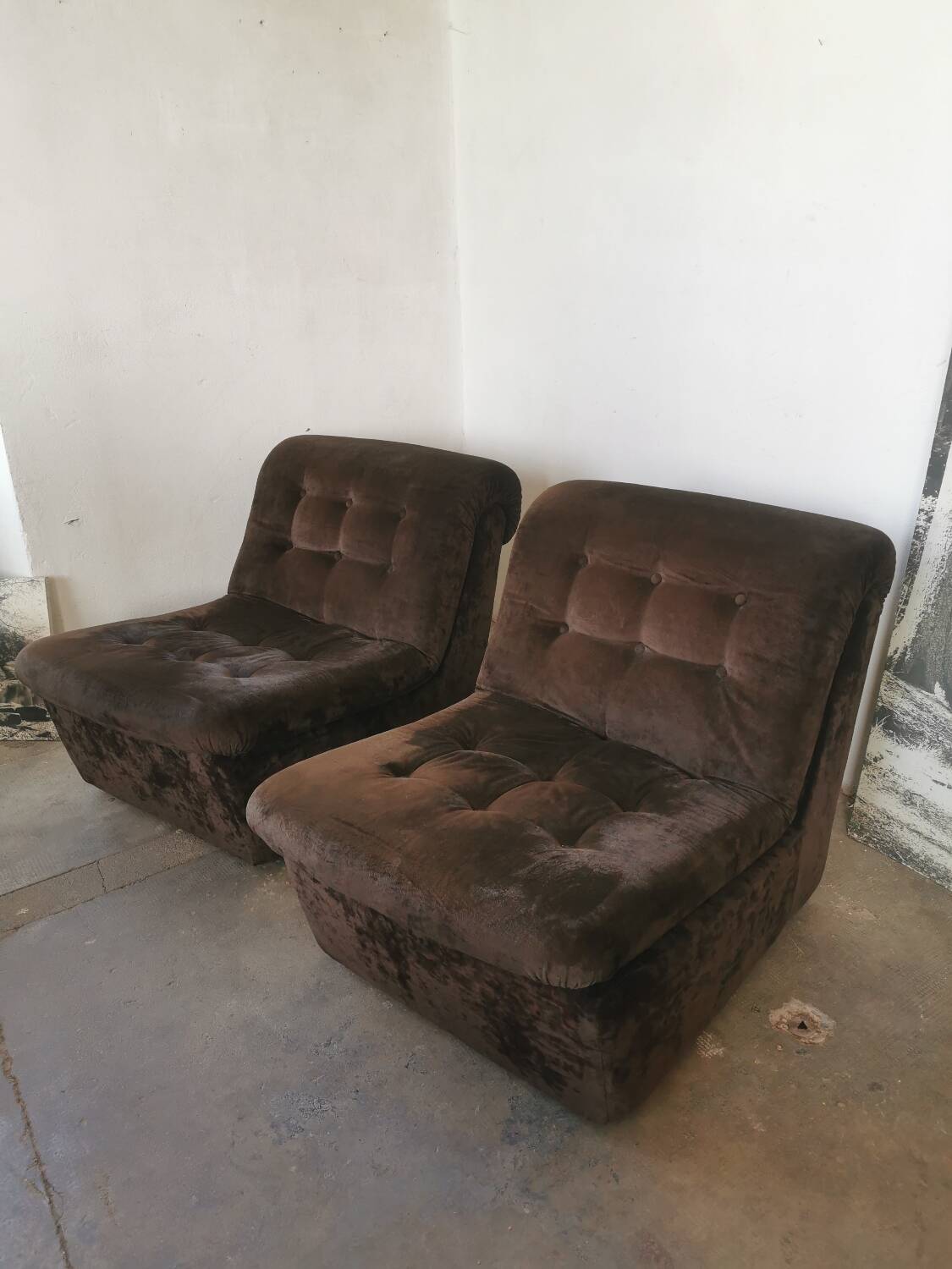 Pair of velvet armchairs from the 70s/80s