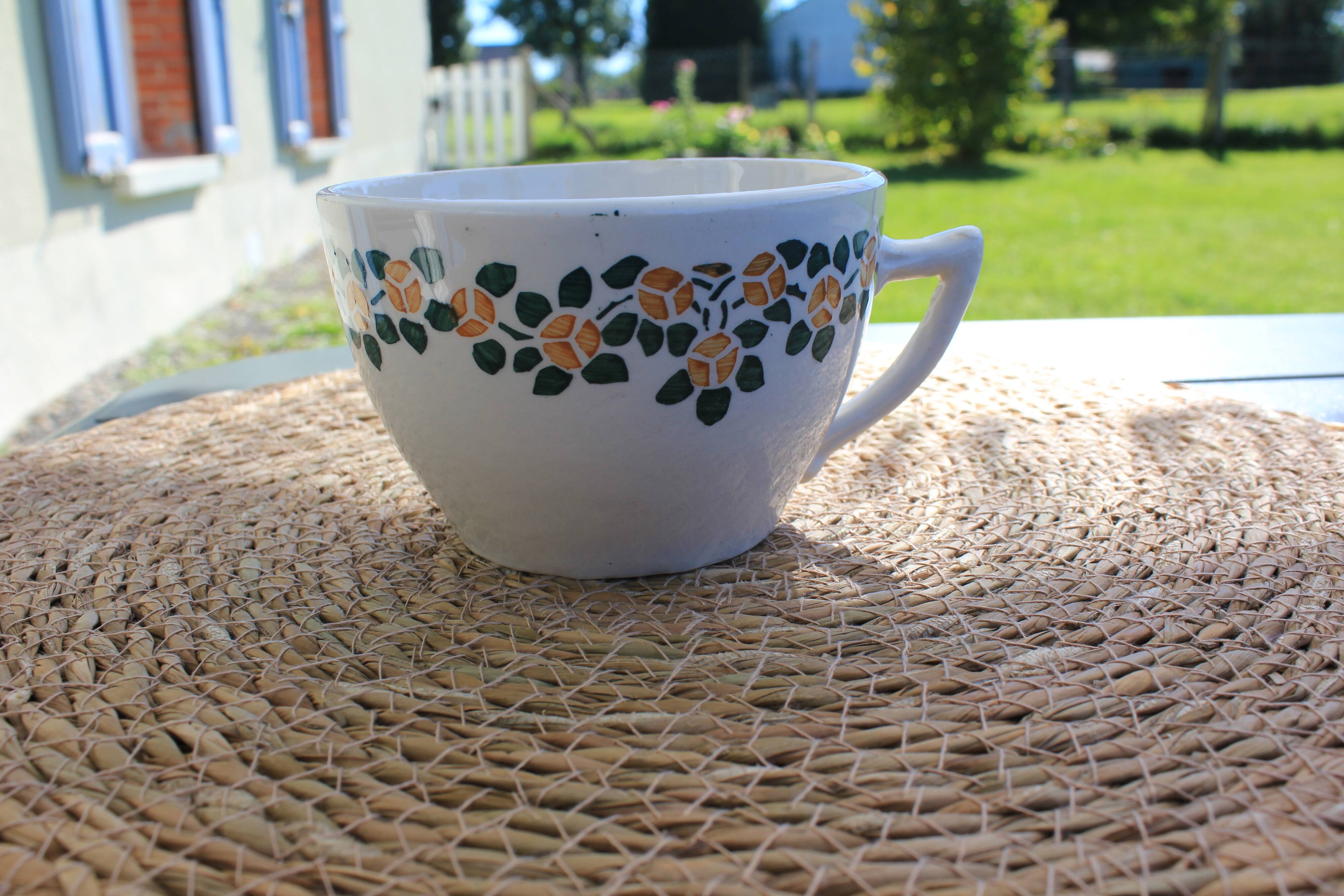 Large cup from the Faïencerie Nouvelle Givors model Rita.