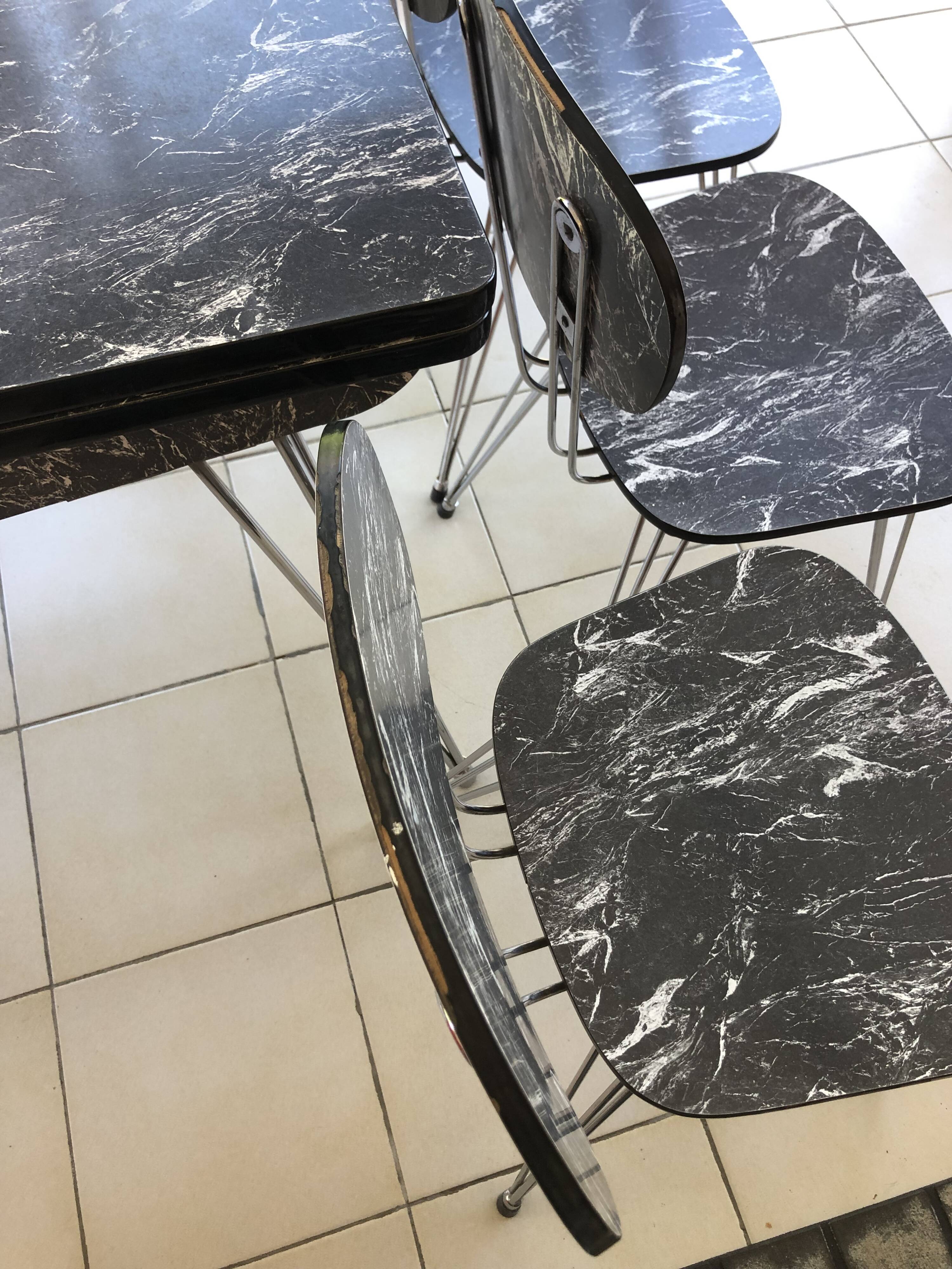 Ensemble table et 4 chaises Formica effet marbre