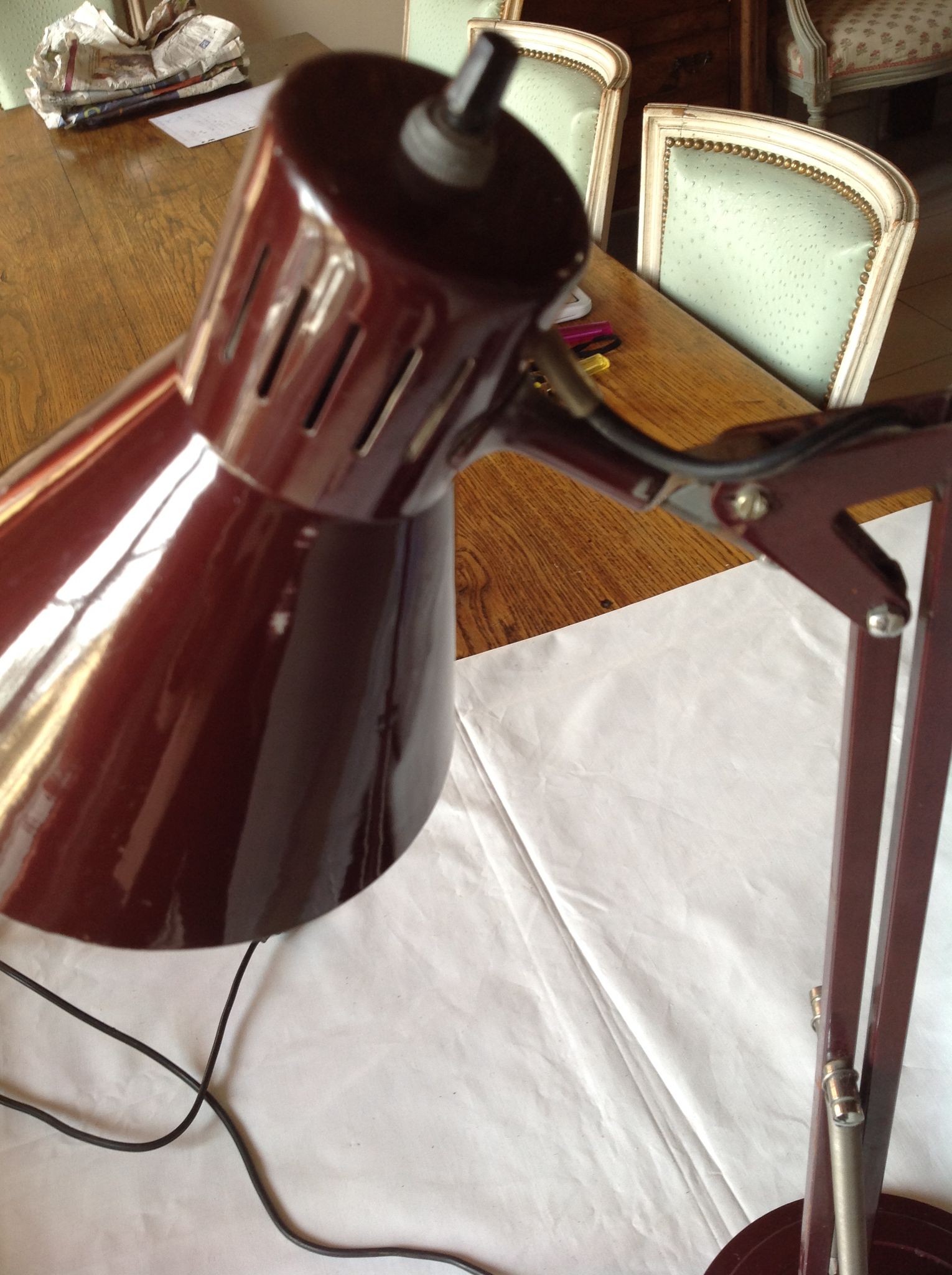 Vintage desk lamp, orientable, burgundy, 70s, brand AIRIMIA
