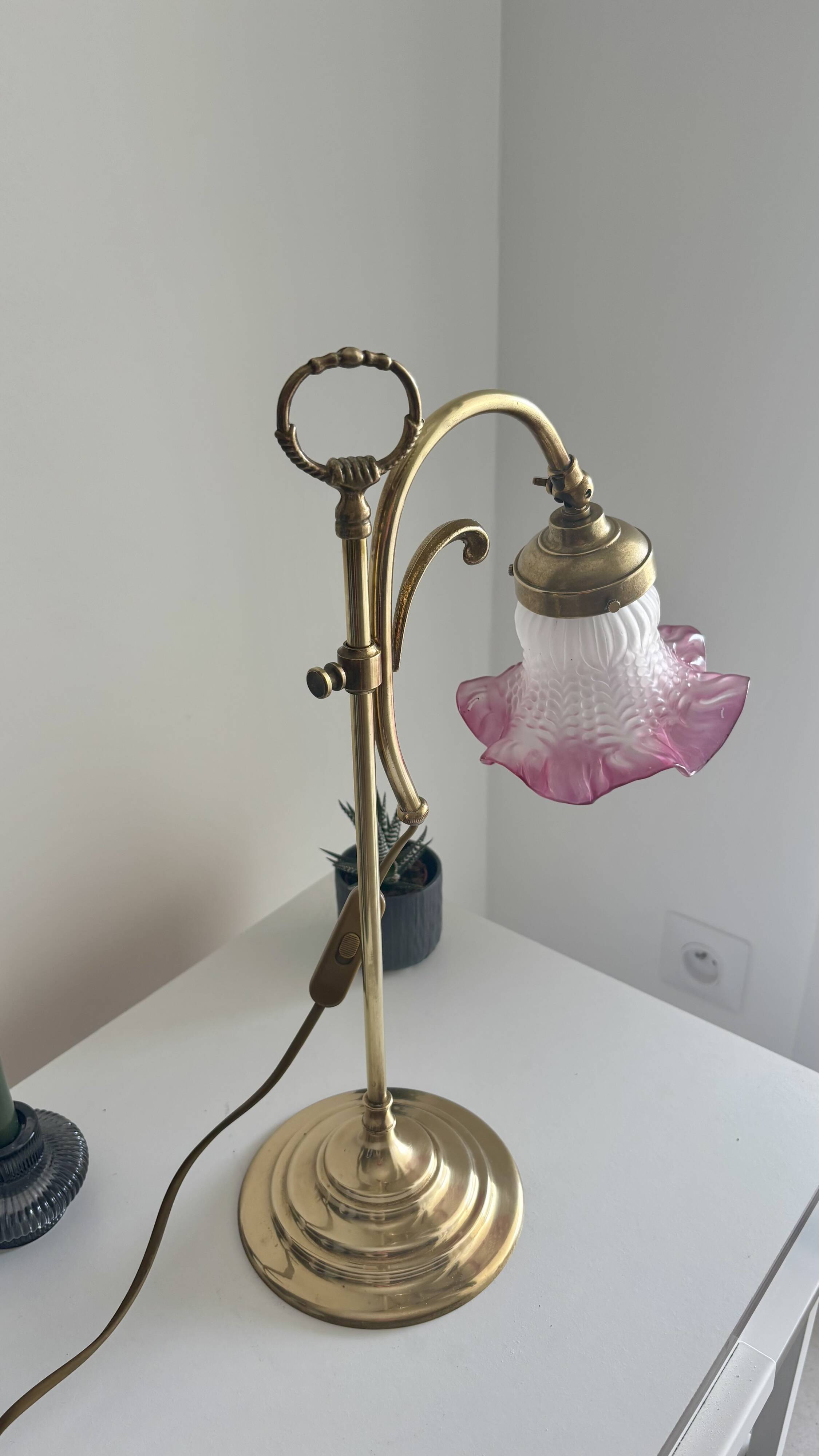 Art Nouveau style lamp in gilded brass and pink opaline tulip