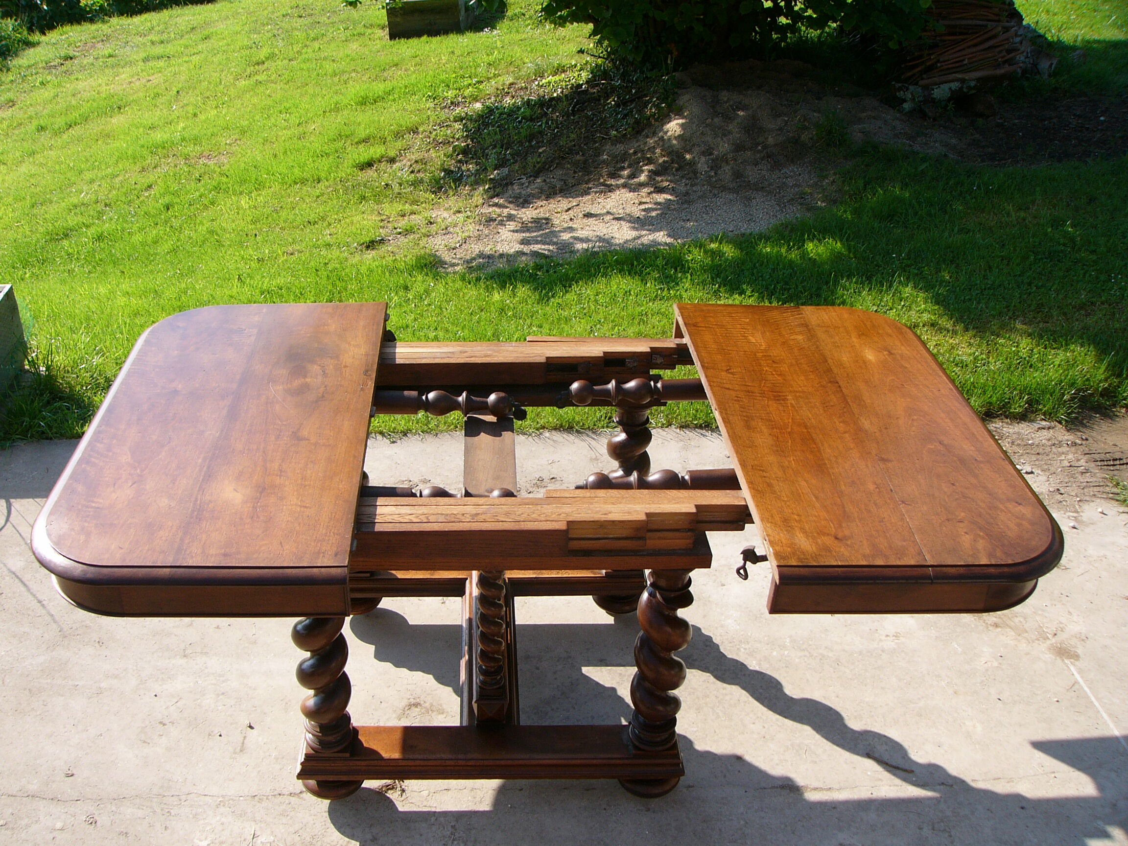 Dining room table