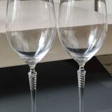 Set of 4 large red wine glasses. With a long twisted stem. Signed Schott Zwiesel. High 27 cm