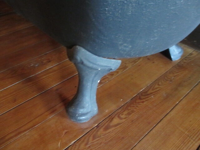 Antique cast iron bathtub