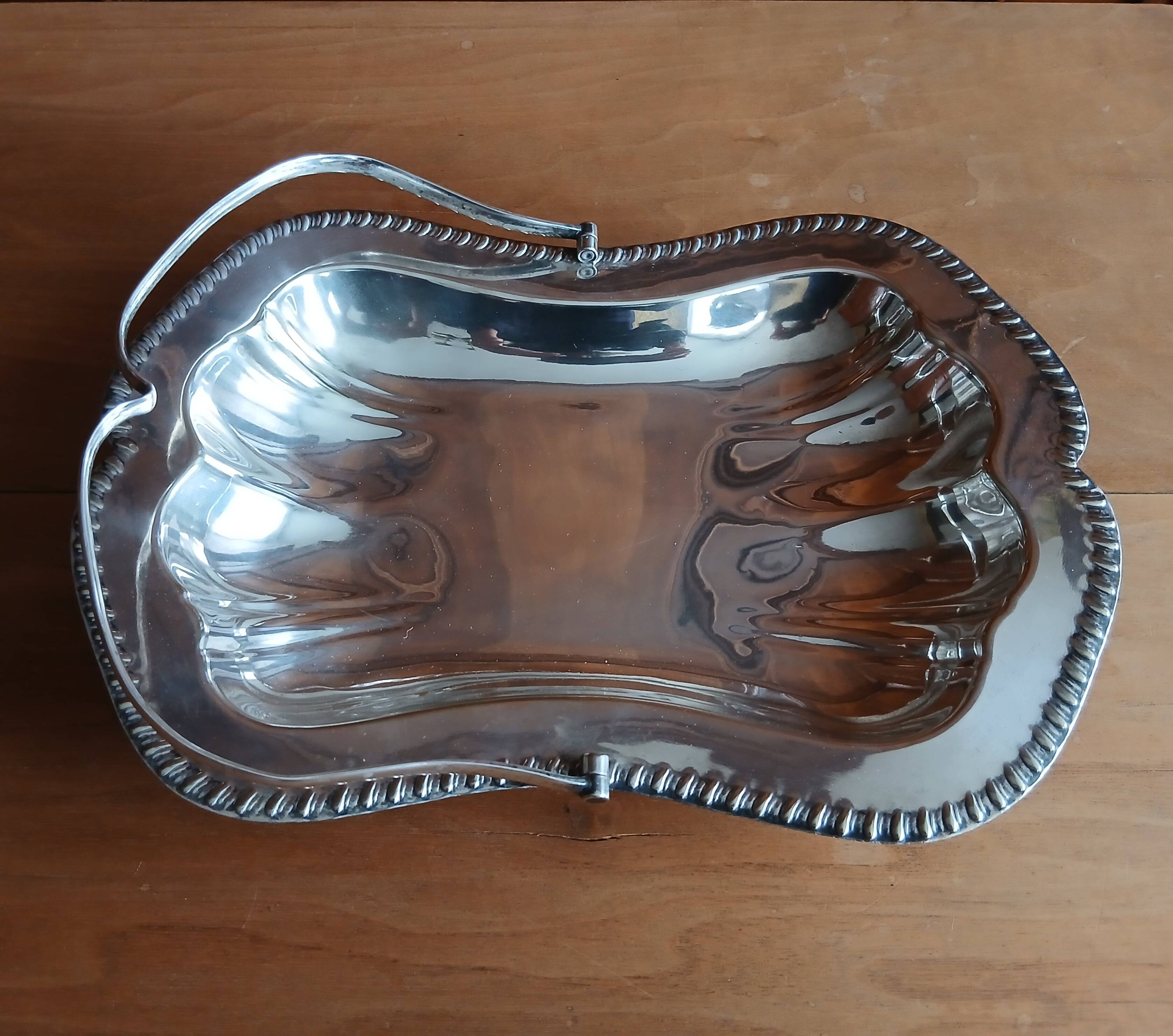 Panier en métal argenté