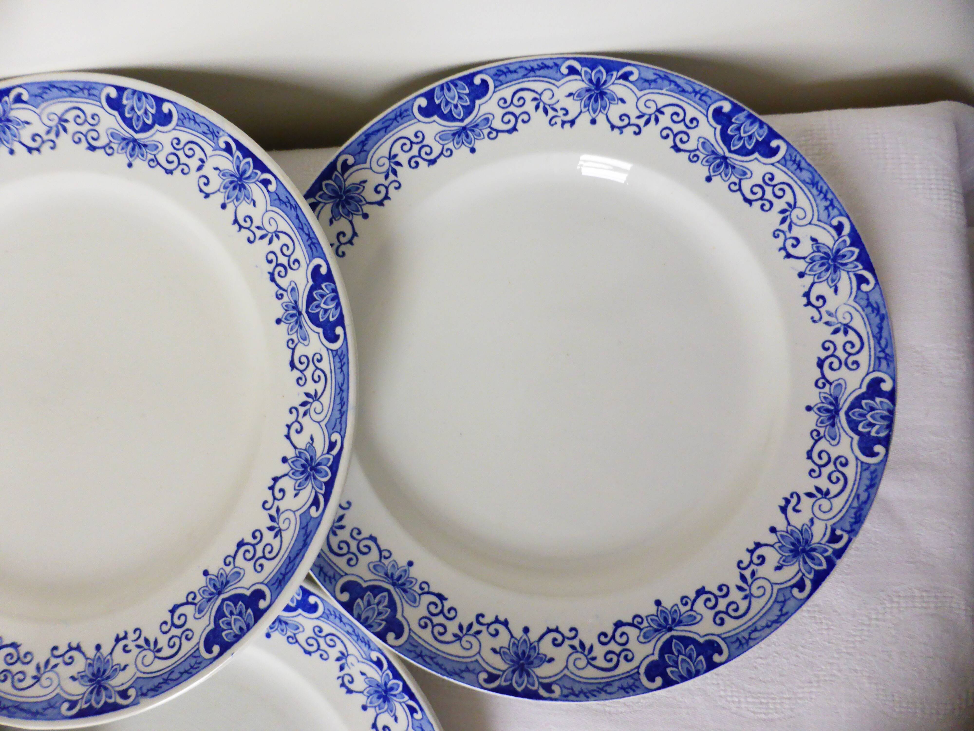 6 flat plates from the Boch Frères La Louvière porcelain model Dina