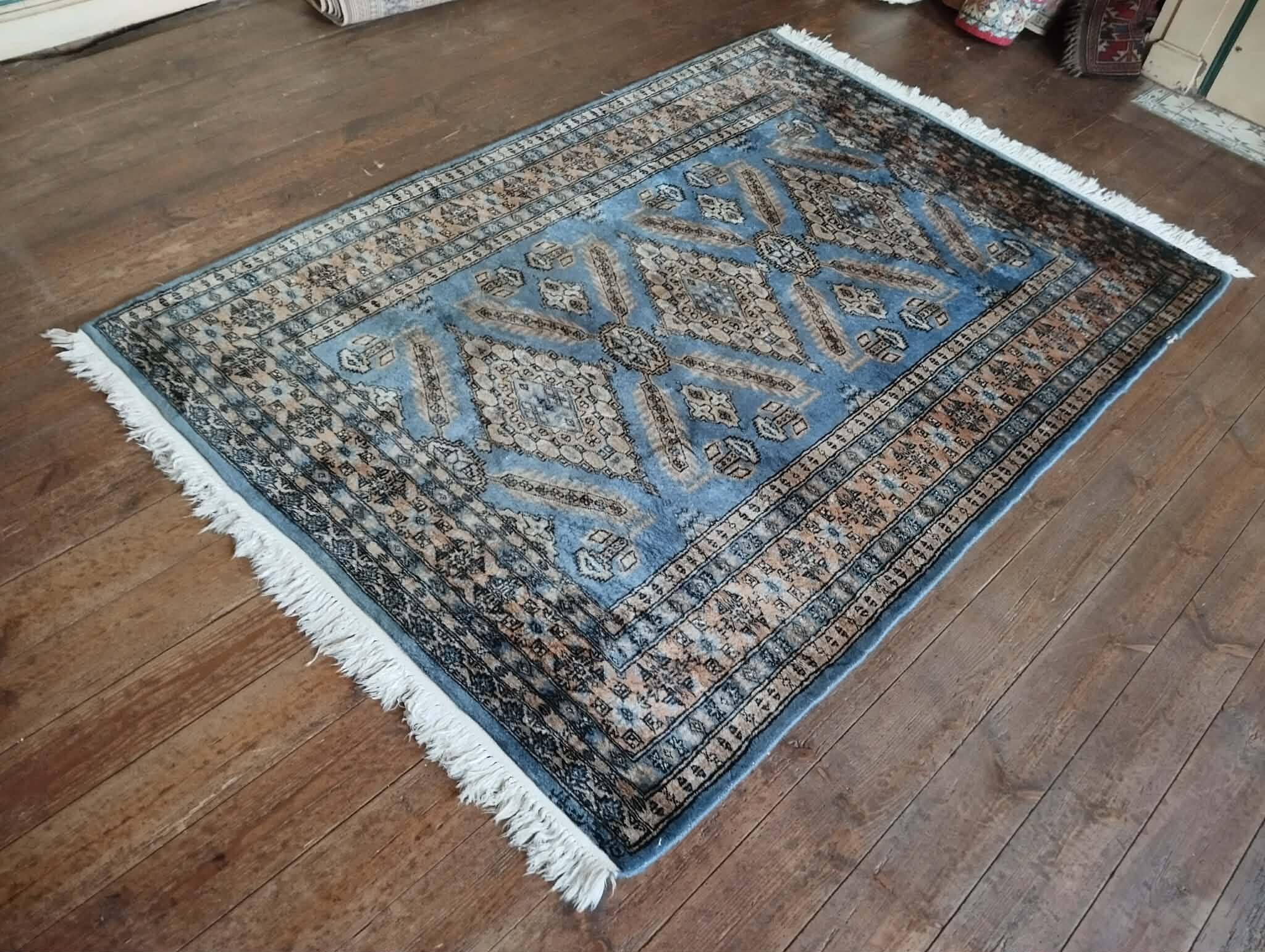 Handmade Pakistani rug 184x128cm