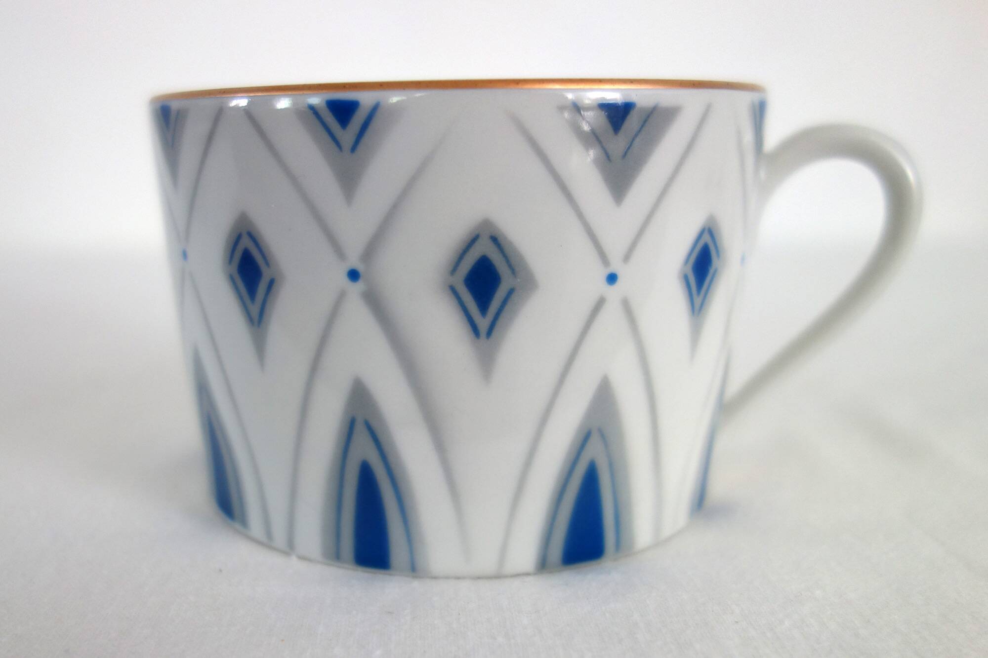 Tasse à thé avec soucoupe en porcelaine de Limoges années 30