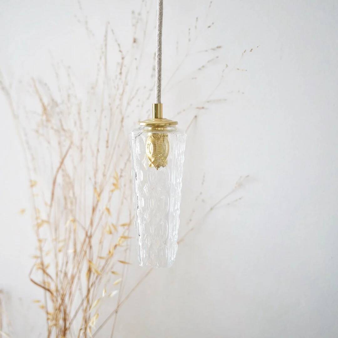 Chiseled glass suspension