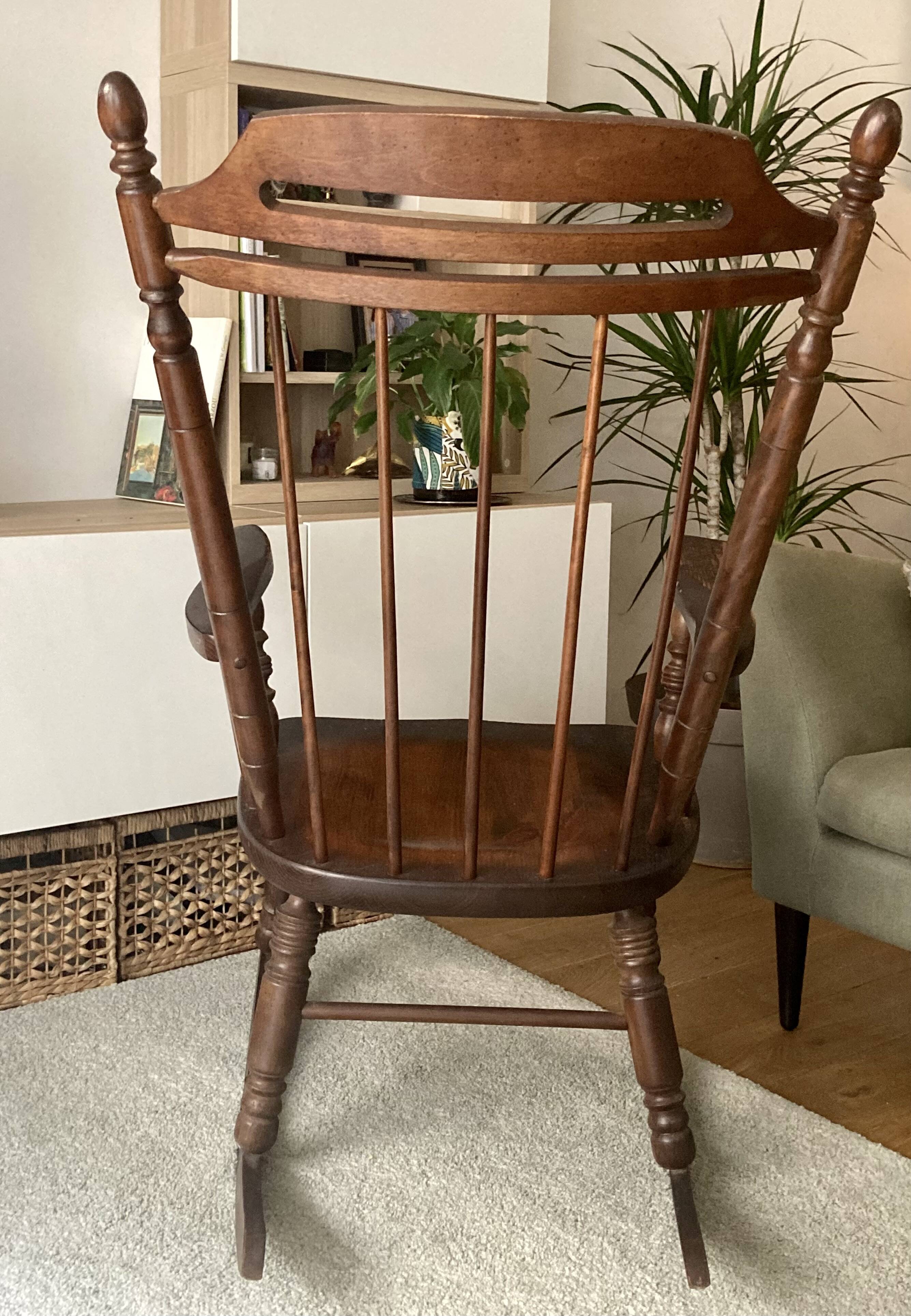 Wooden rocking chair - English art & craft