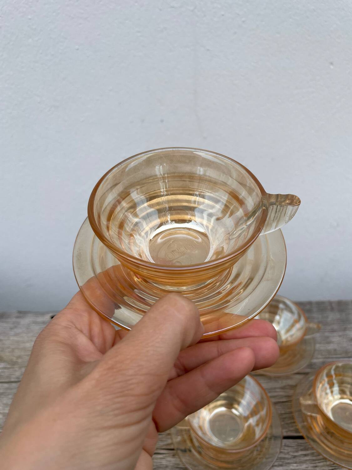 6 tasses à café en verre ambré 1970 italiennes