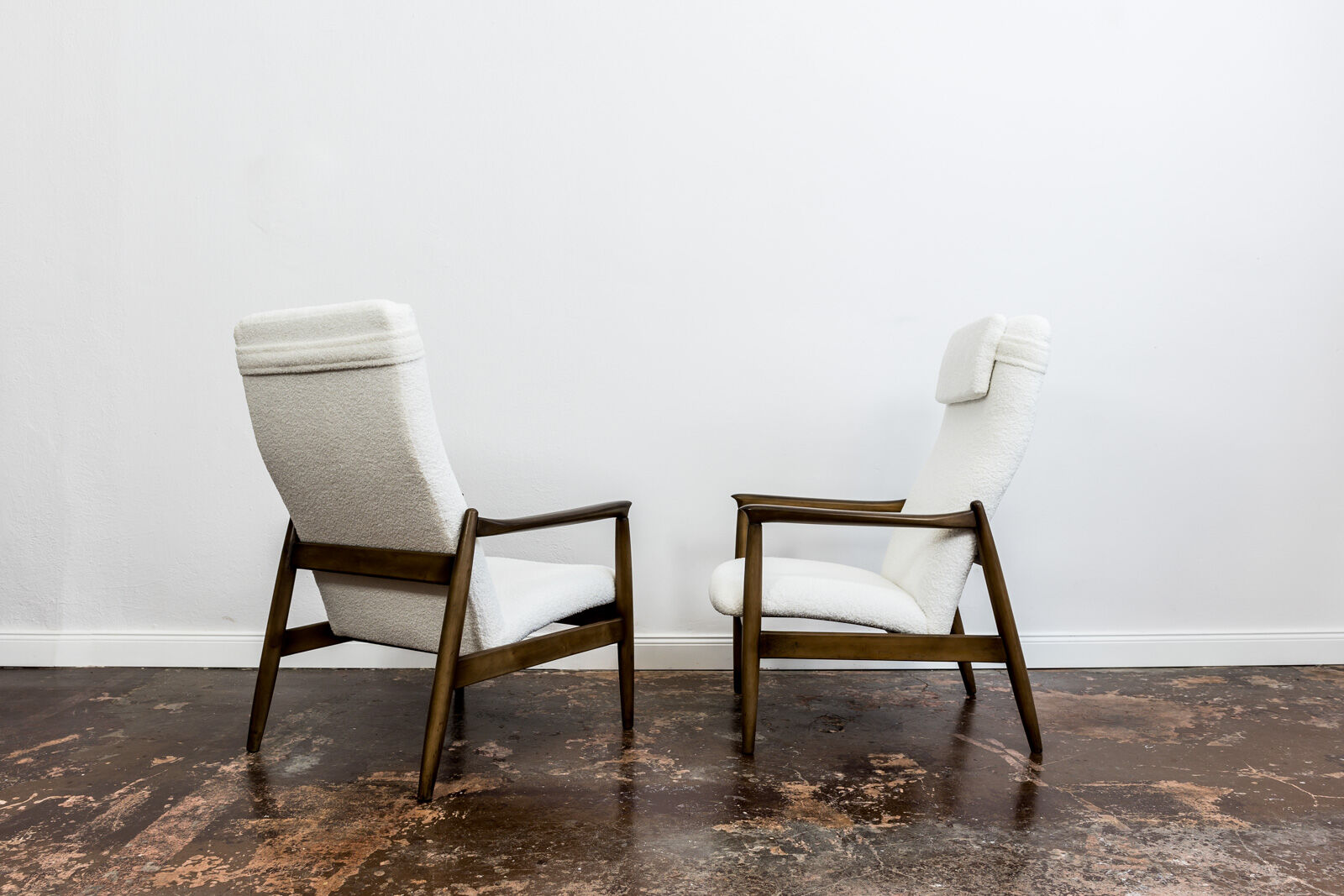 Pair of white boucle gfm 64 high back armchairs by edmund homa, 1960s