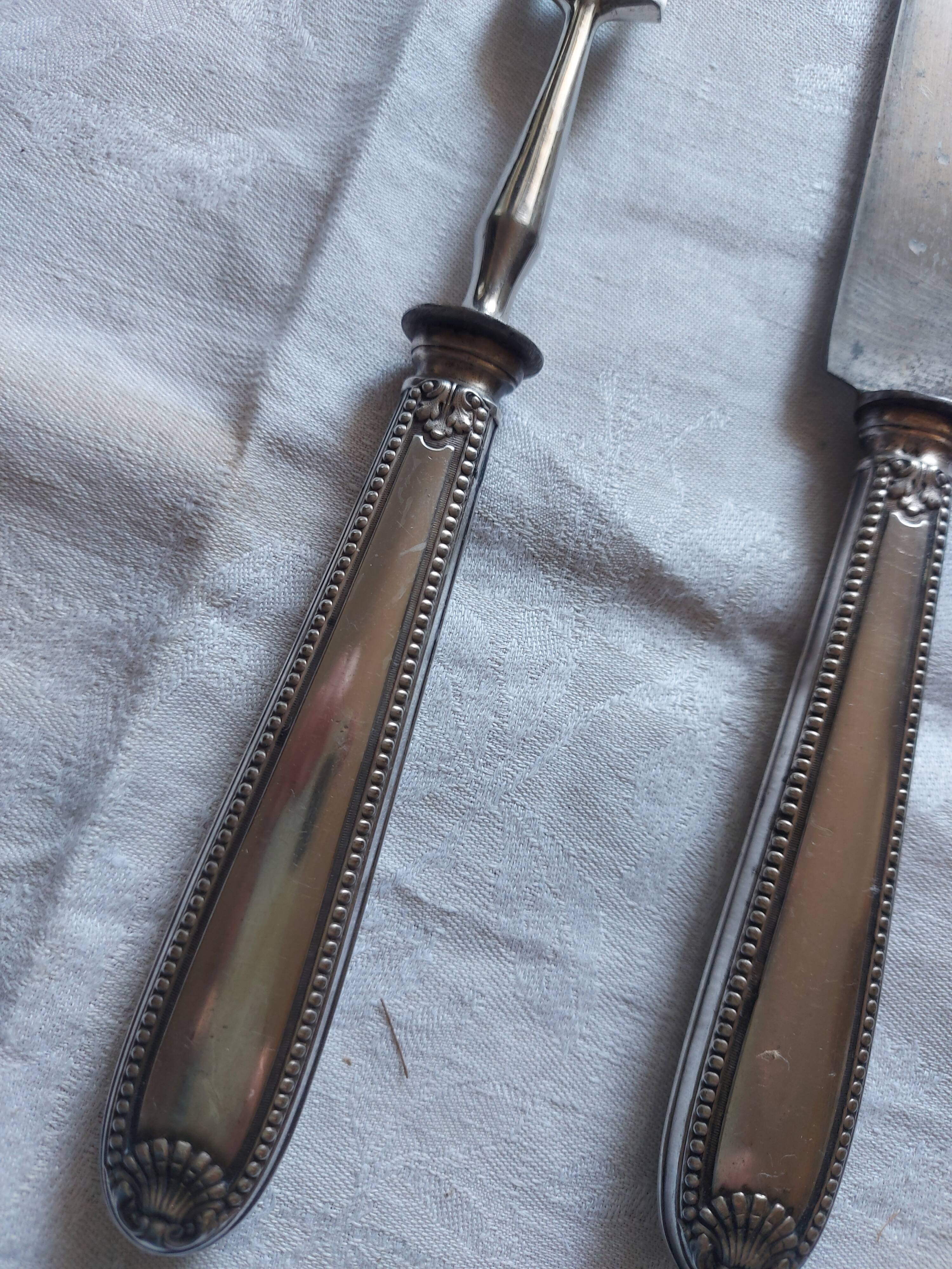 Serving, silvered metal leg cutlery