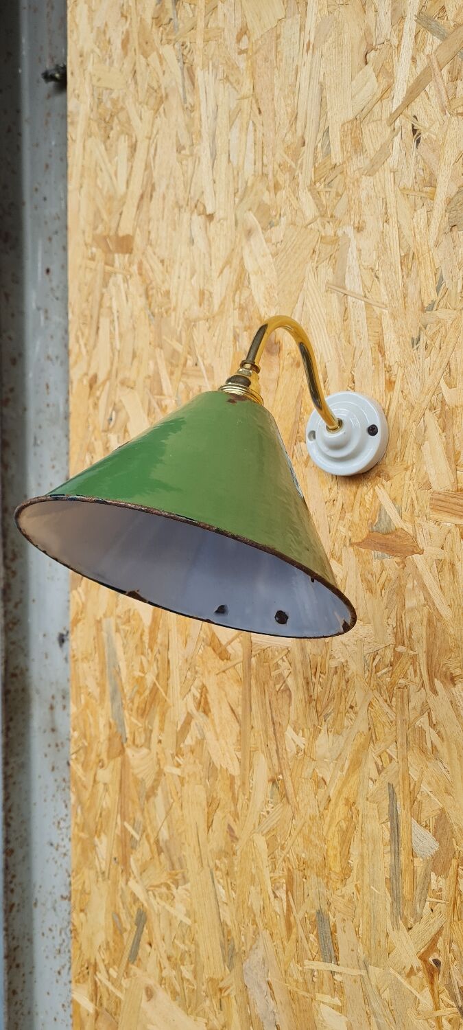 Vintage wall lamp in enamelled sheet metal