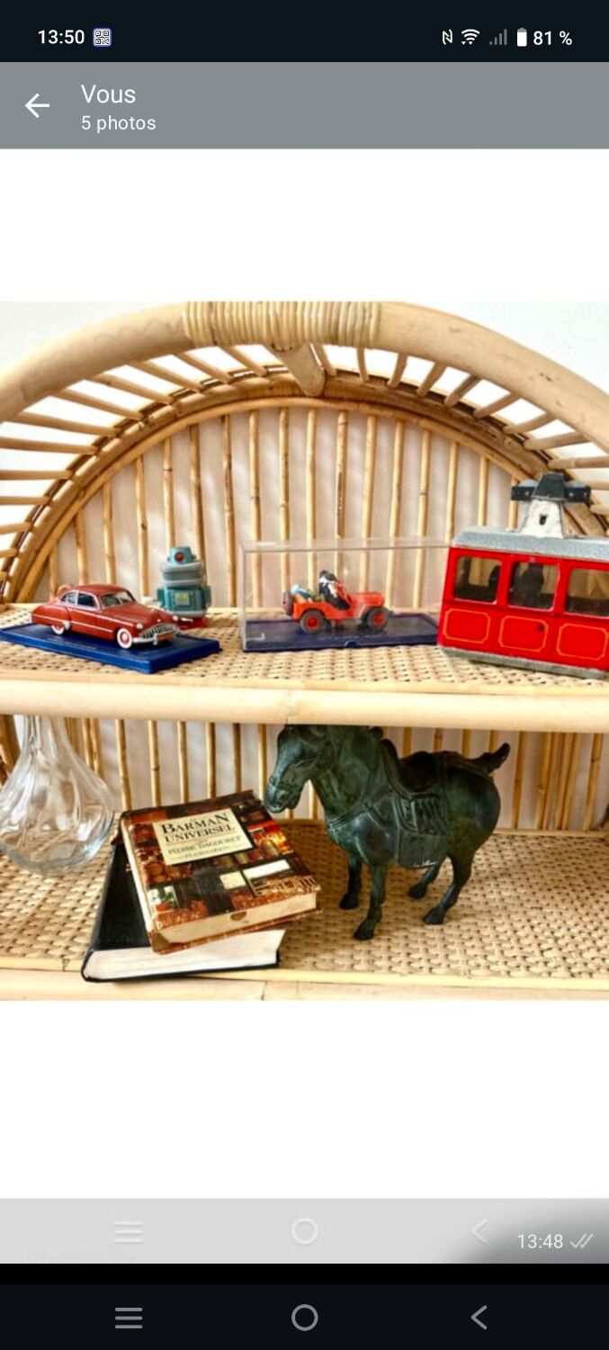 Round wall shelf in rattan and bamboo