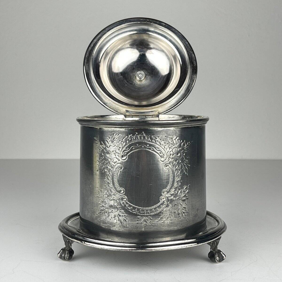 Antique silver biscuit box with silver plating by James Deakin & Sons, 1890s.