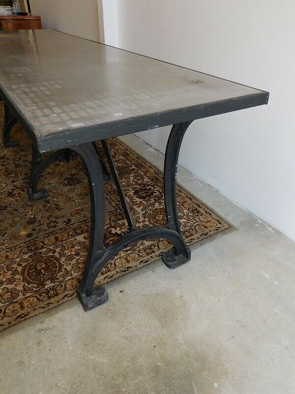 Table cast foot and zinc tray