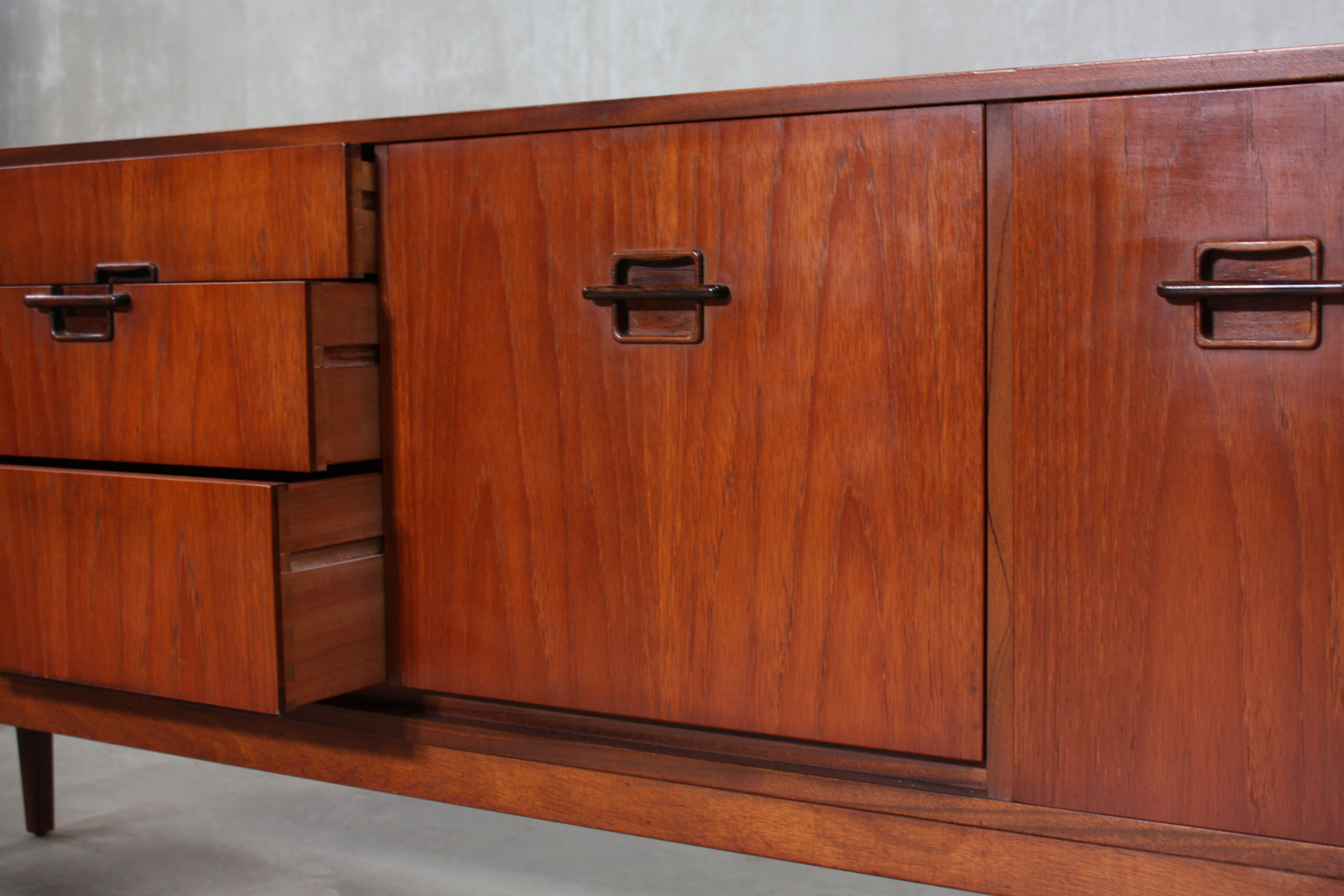 Enfilade anglaise en teck marque Nathan 1960