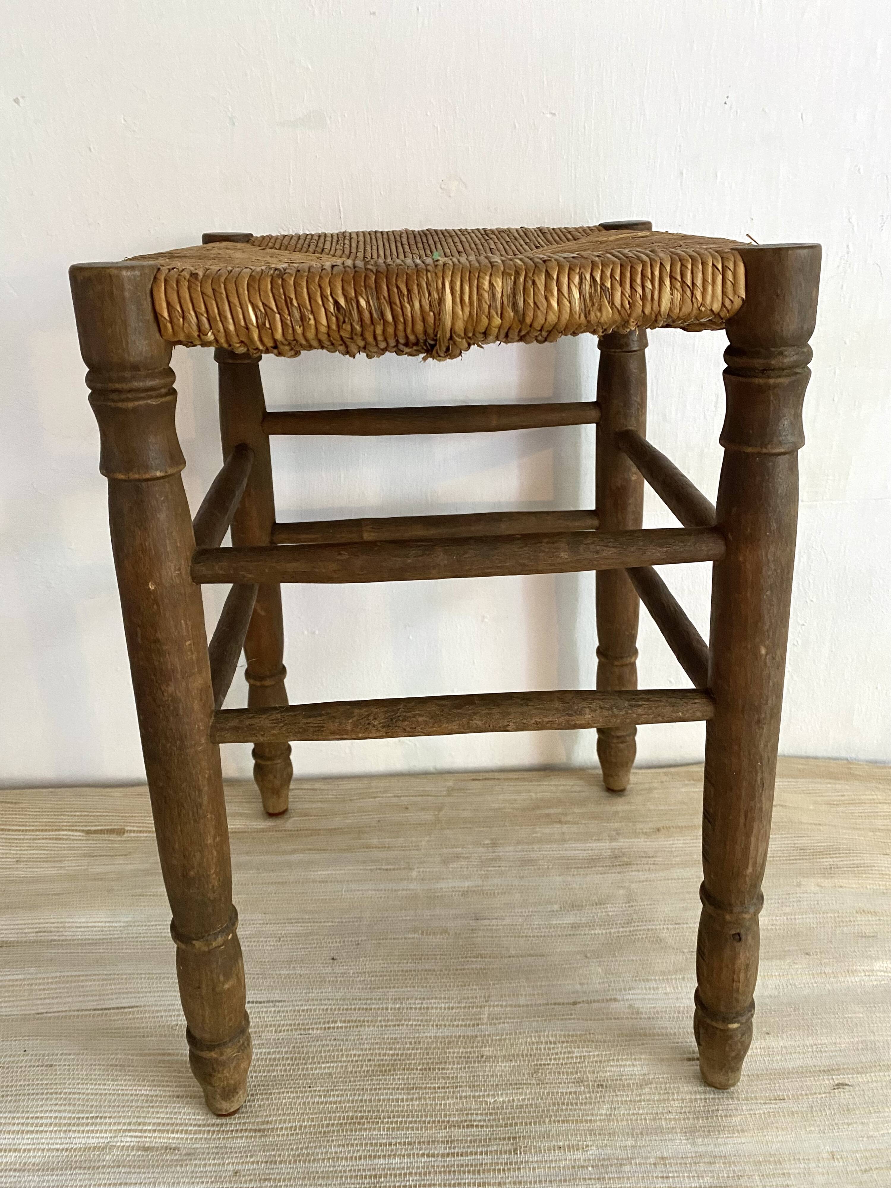 Country stool in wood and straw