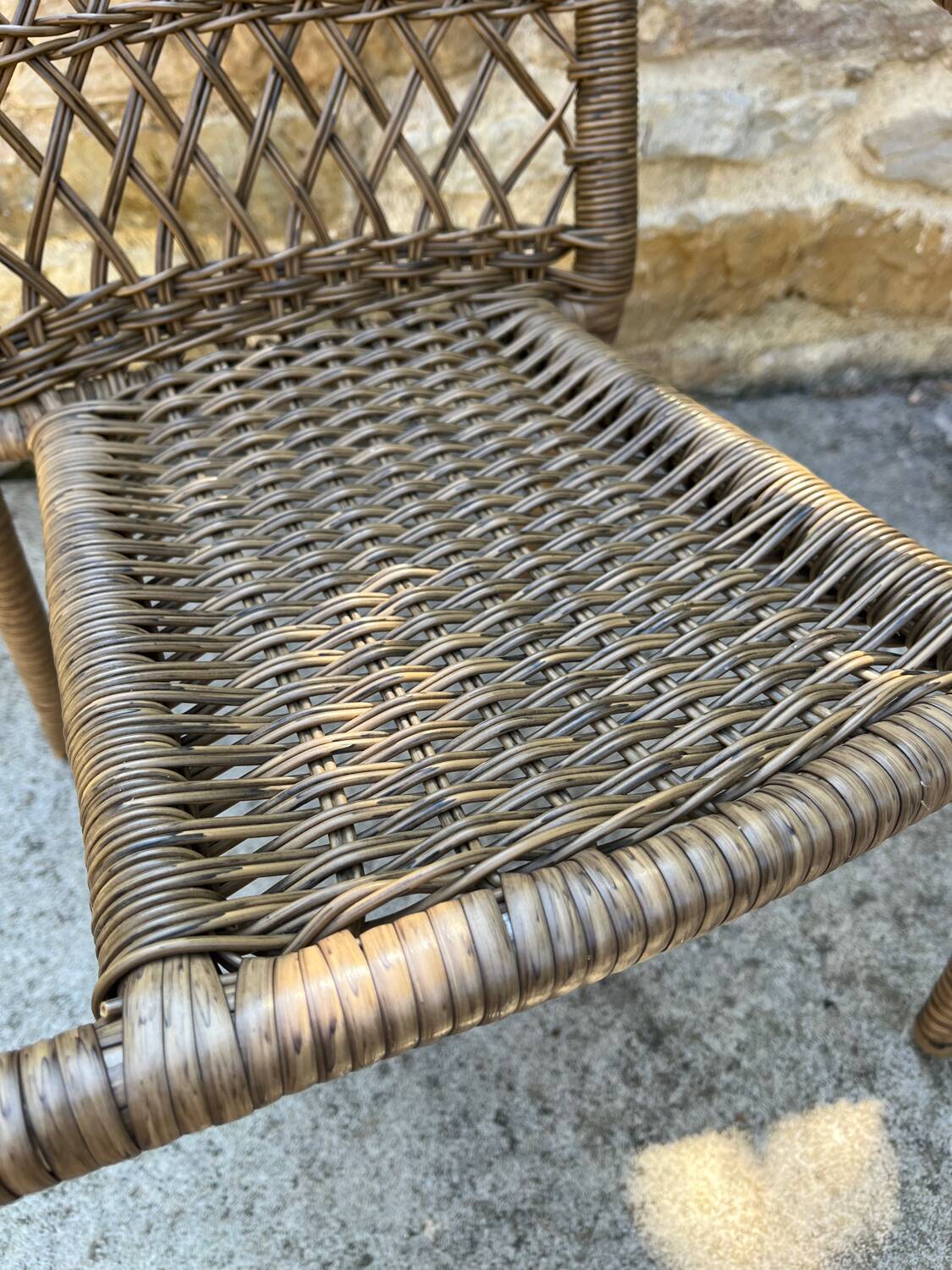 Small children's chair in beige scoubidou.