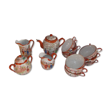 Maruku china tea service in very fine porcelain.