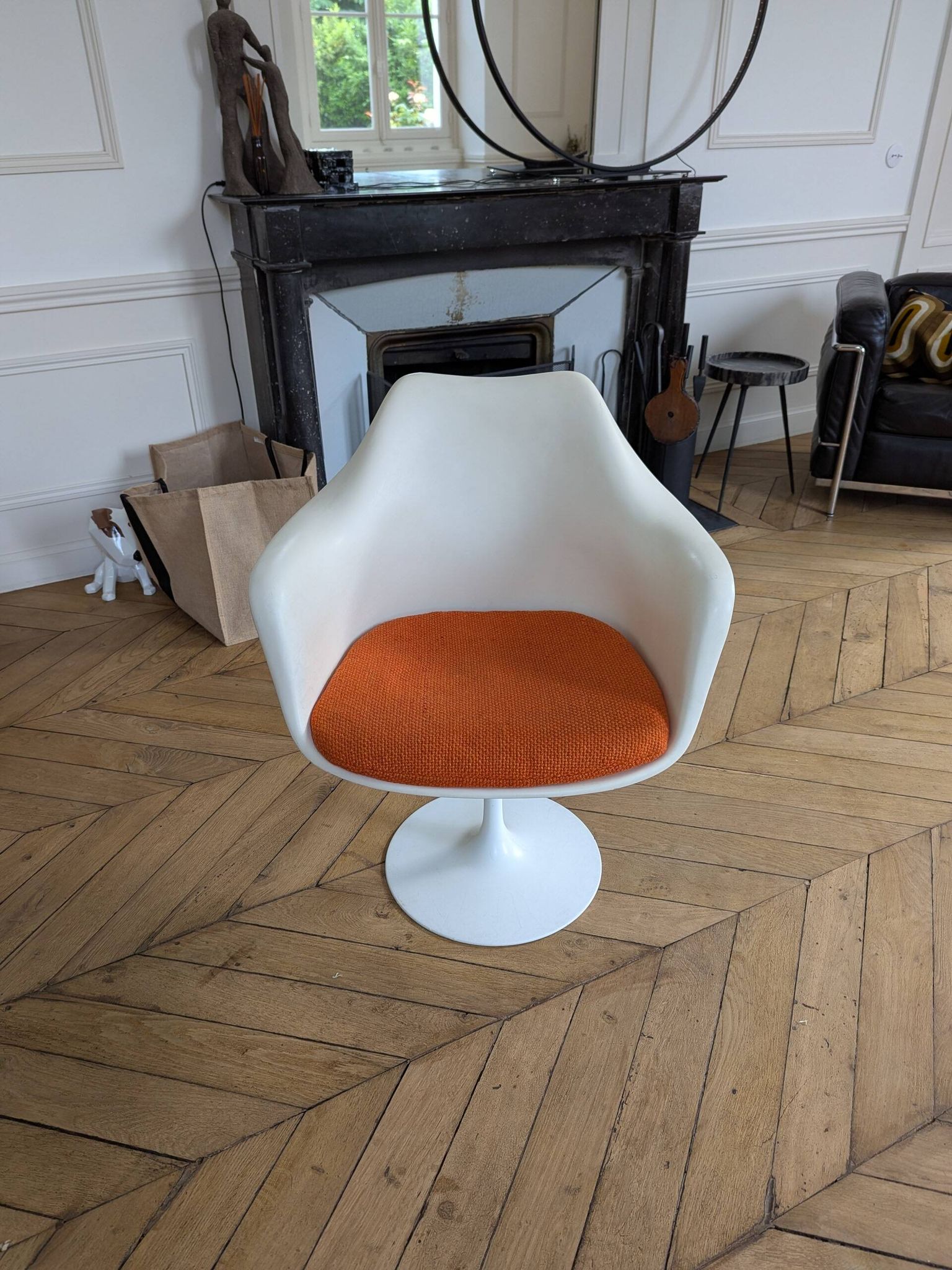 Pair of Tulip Knoll Saarinen armchairs