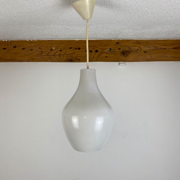 Suspension scandinave opaline goutte années 60