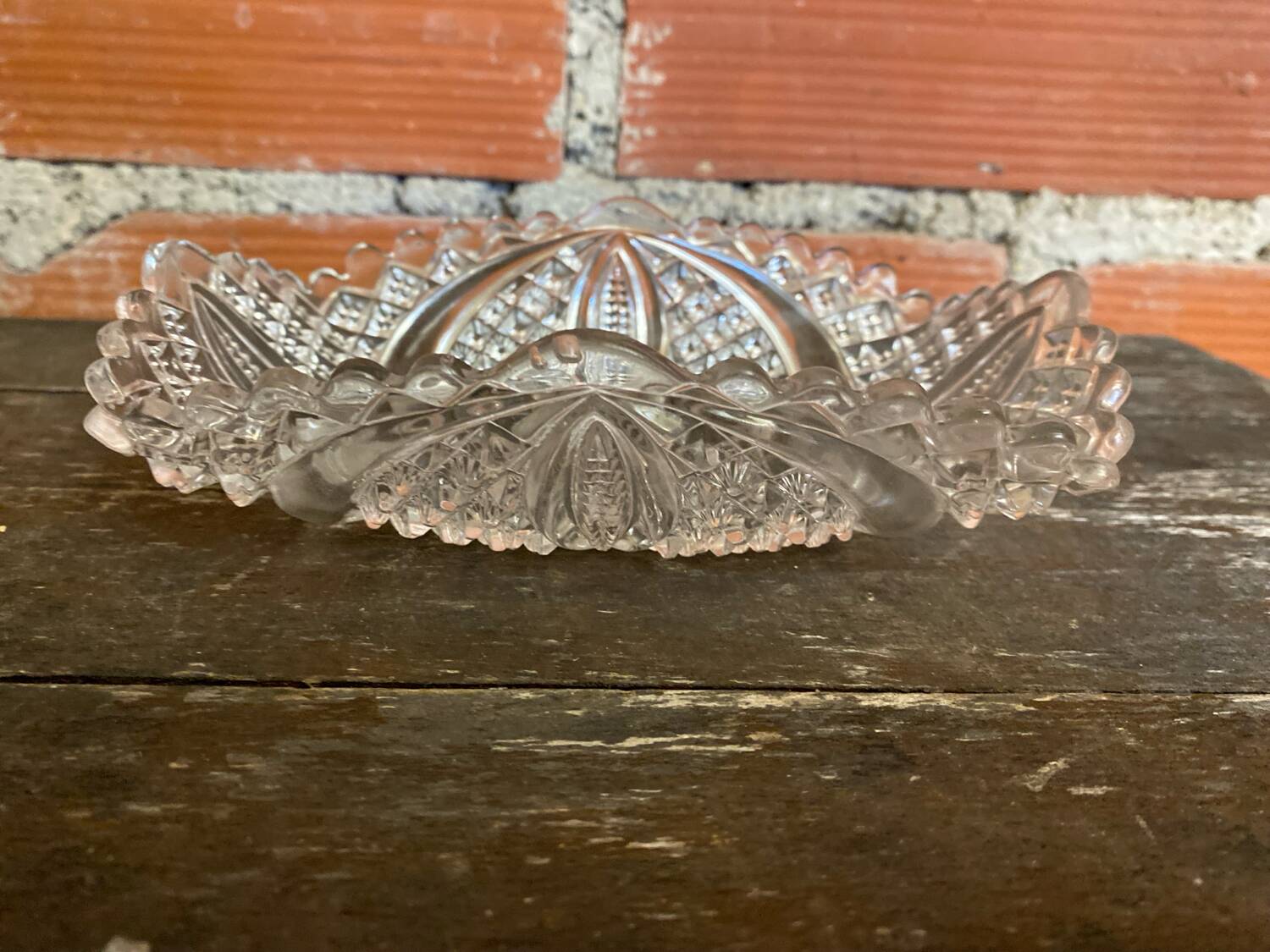 Vintage Geometric Shaped Moulded Glass Pocket Video #D550