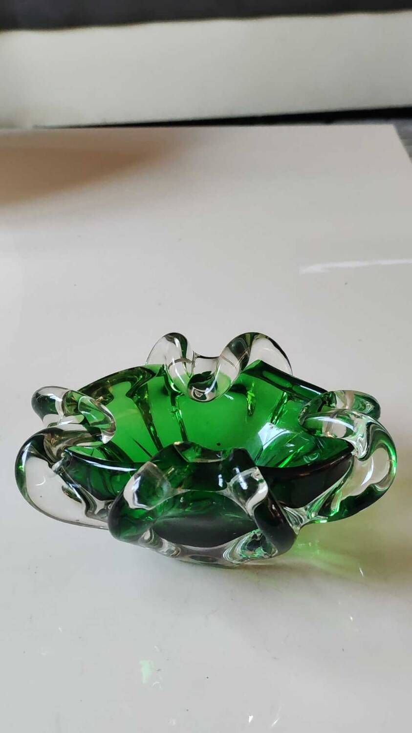 Pocket/ashtray in blown Murano art glass. Organic floral shape
