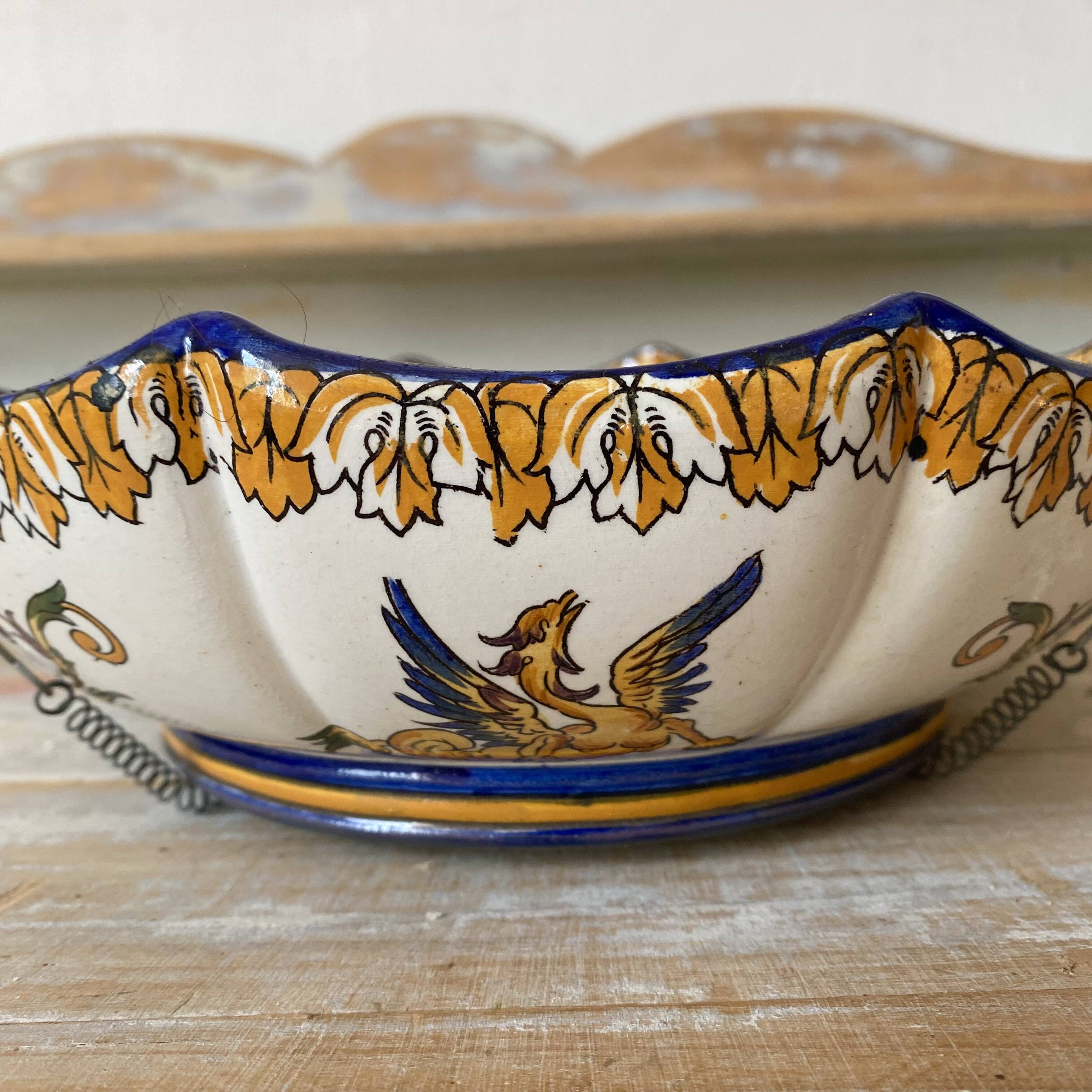 Renaissance decorated earthenware salad bowl from Gien.