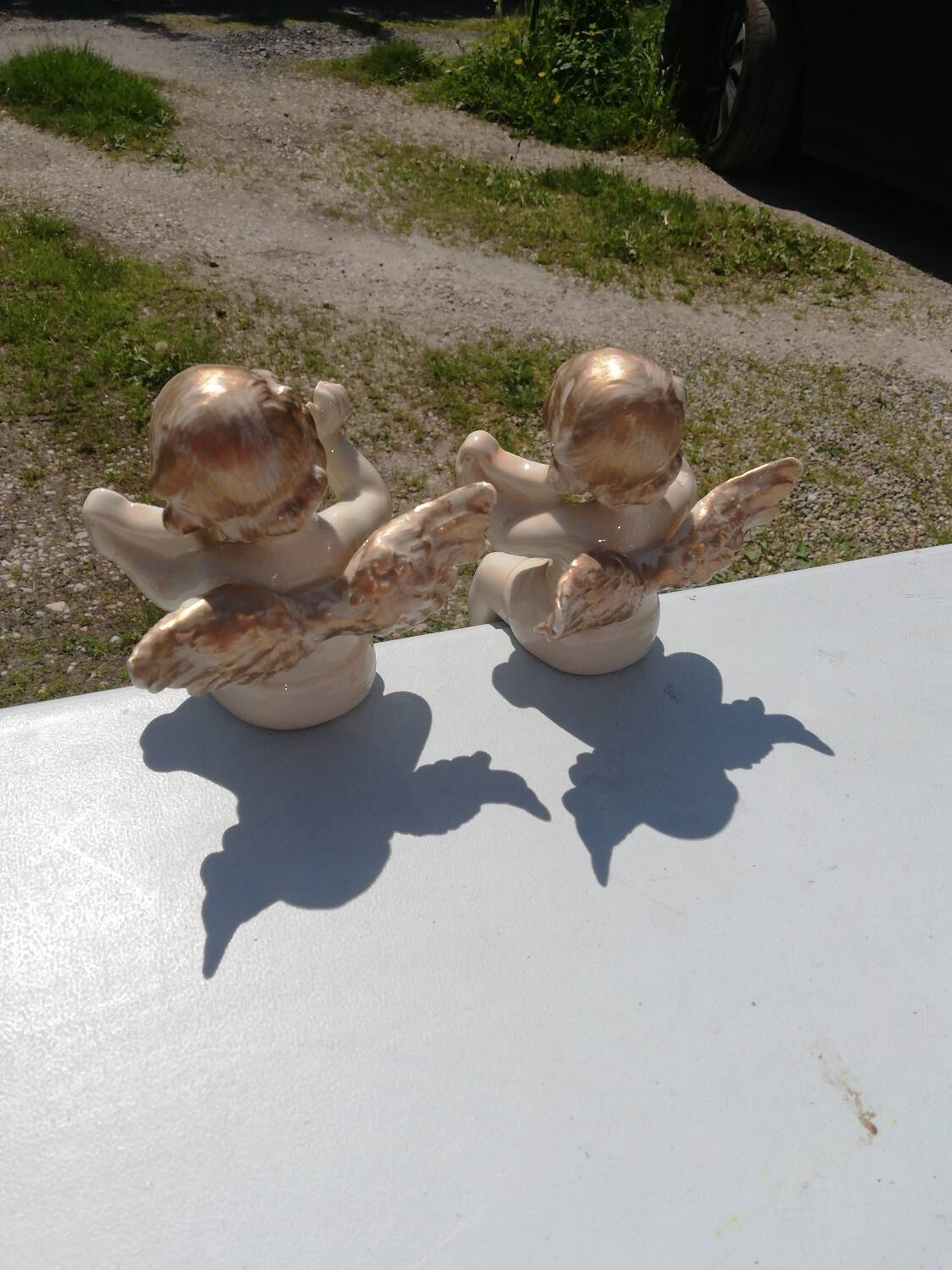 Pair of sitting angel statuettes