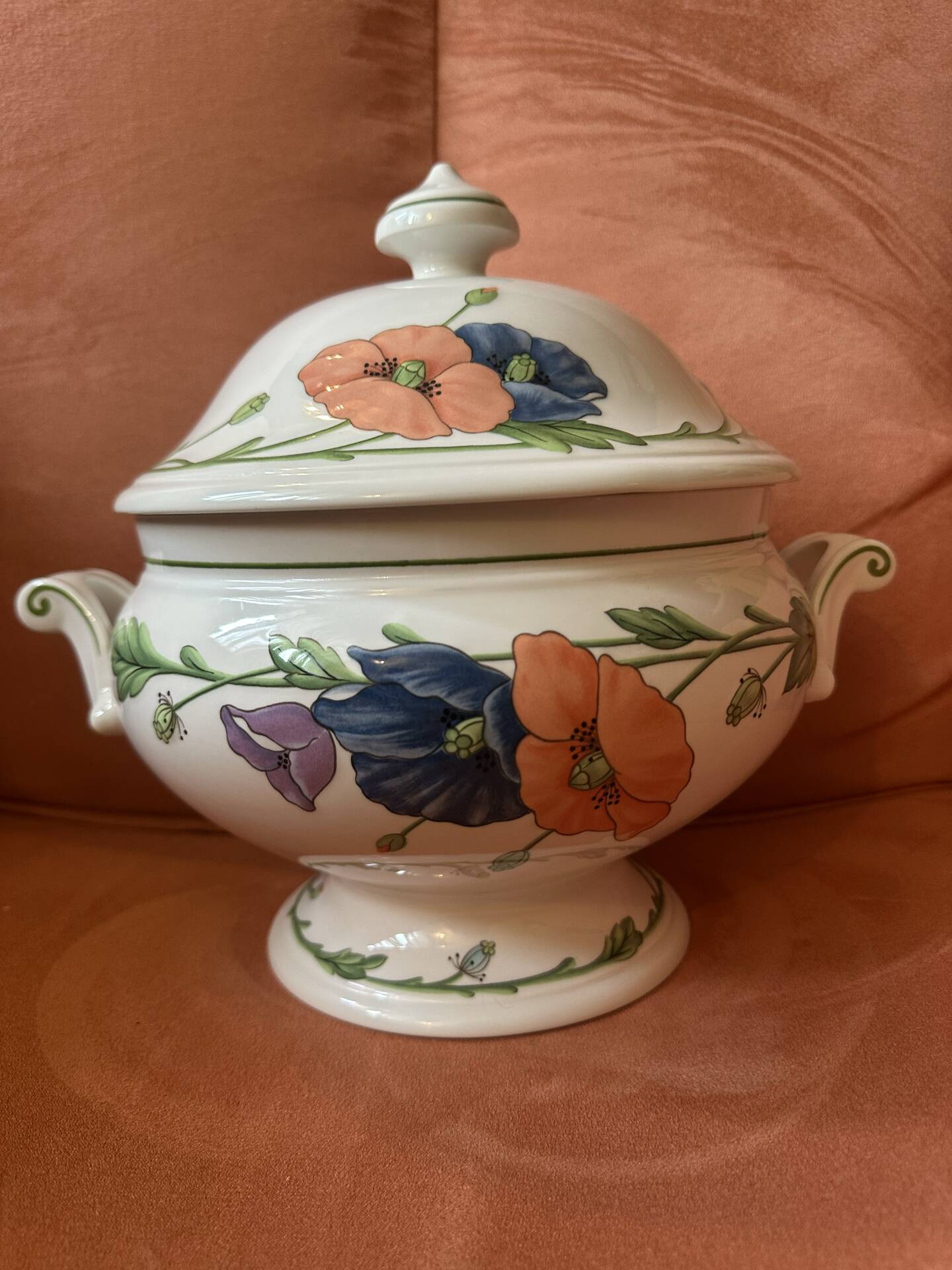 Villeroy & Boch soup tureen Model Amapola, German porcelain