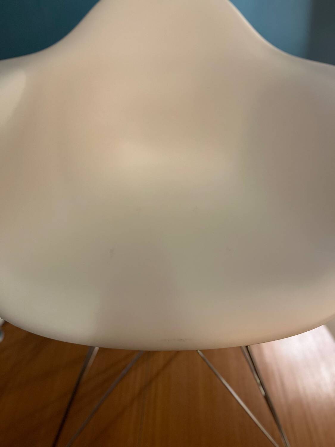 Vitra Chair - Eames Plastic Armchair DAR