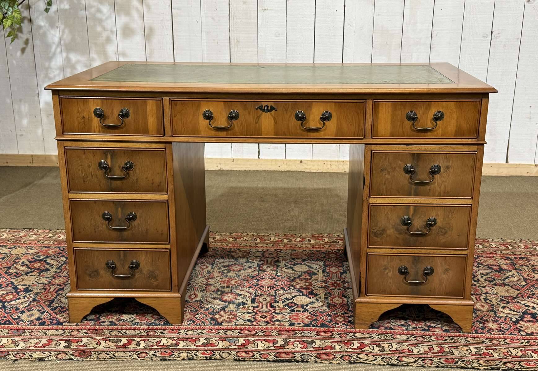 English flat desk with drawers from the 1970s in fir and leather top.