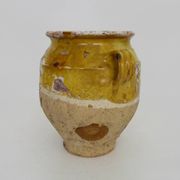 Magnificent glazed yellow confit pot, south-west of France. 19th century.