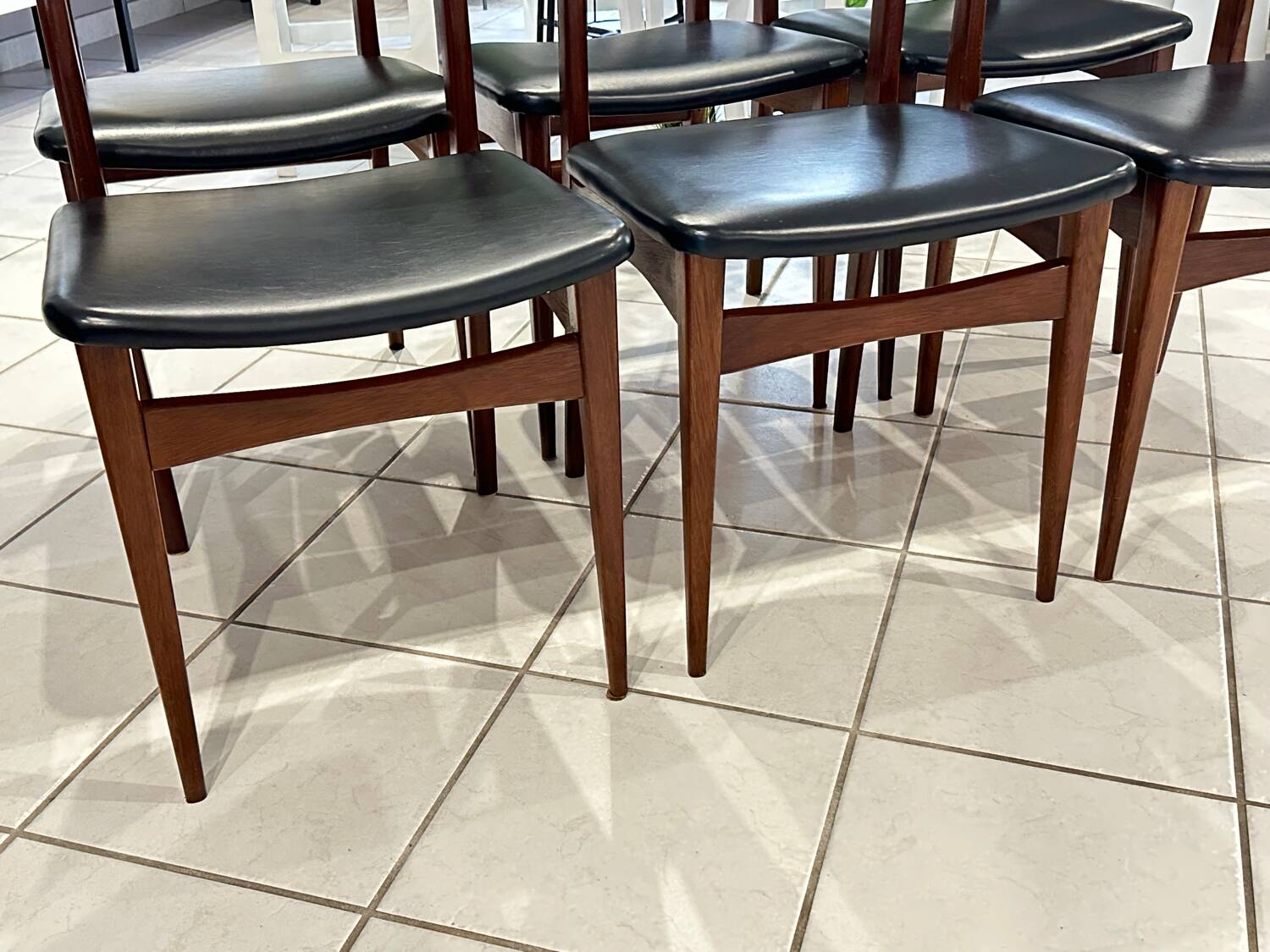 Set of 6 Scandinavian teak chairs, 1970s design.