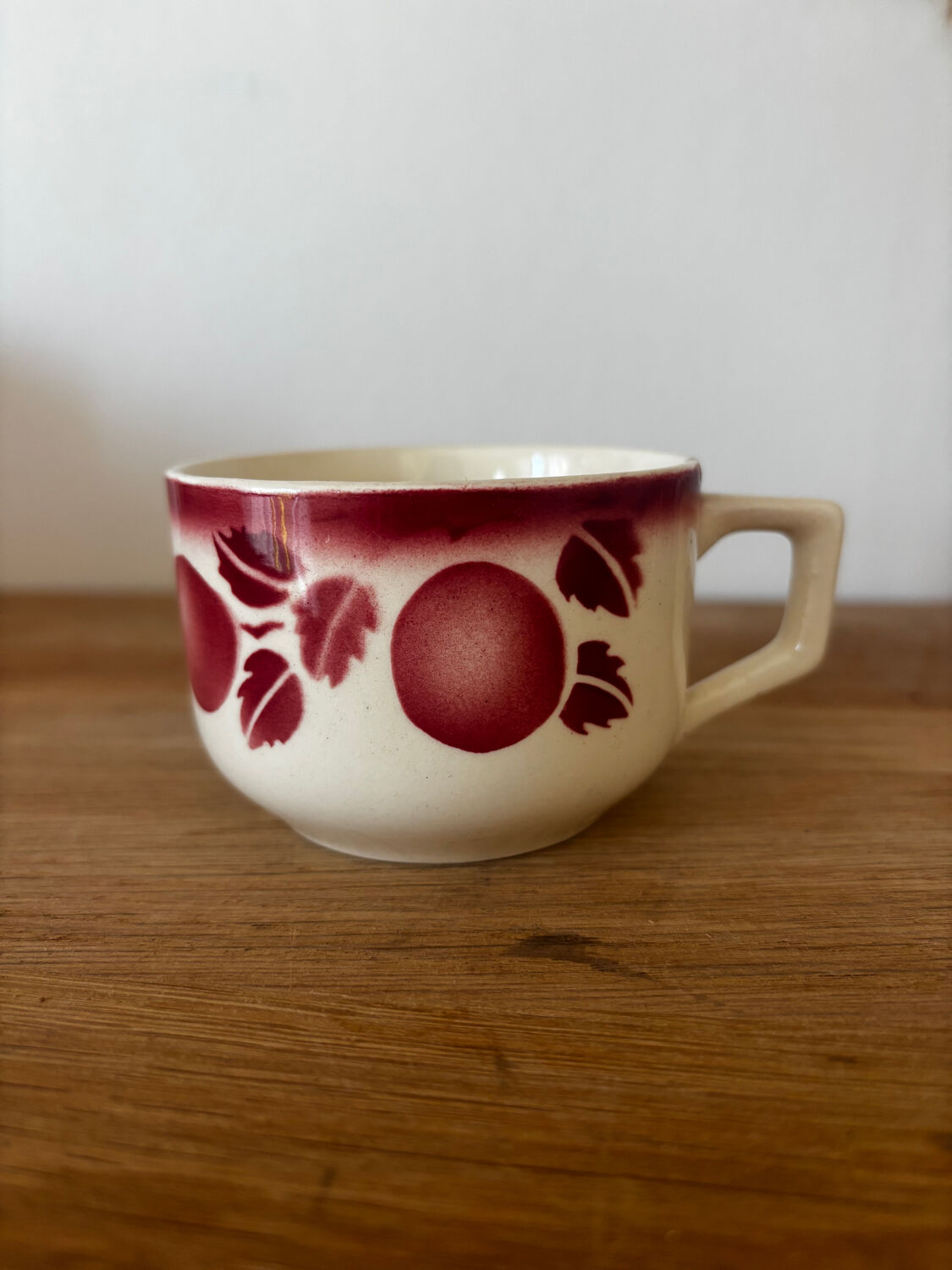 Set of 6 antique cups with fruits and birds from Badonviller.