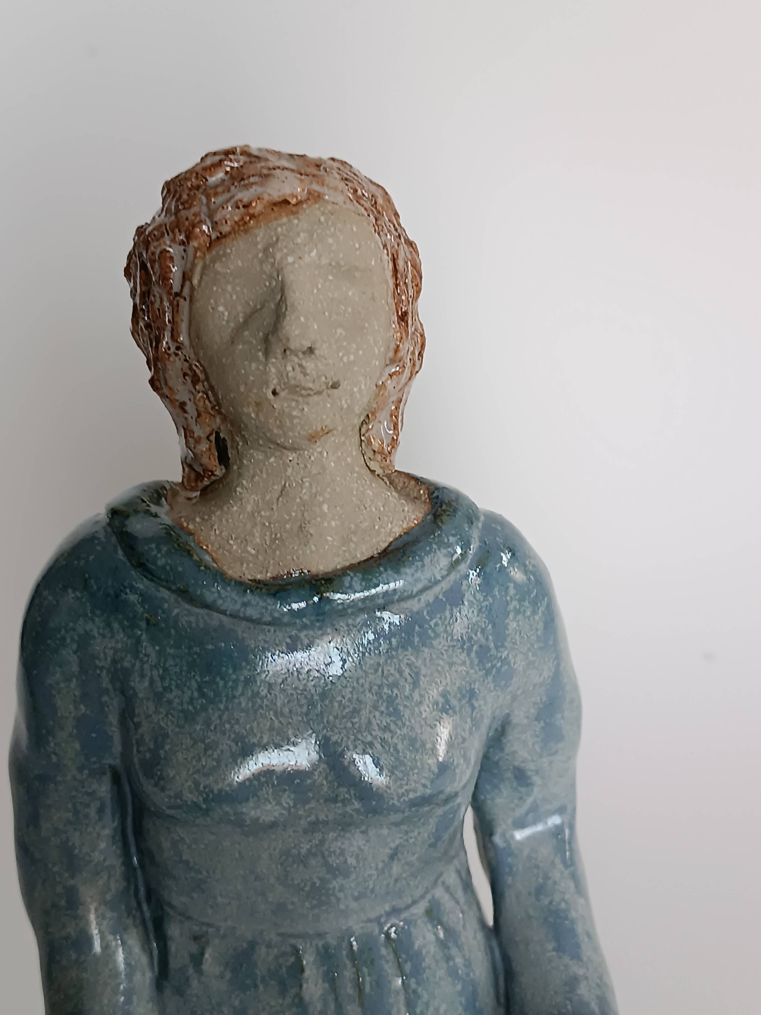 Vintage woman sculpture in glazed stoneware, signed.