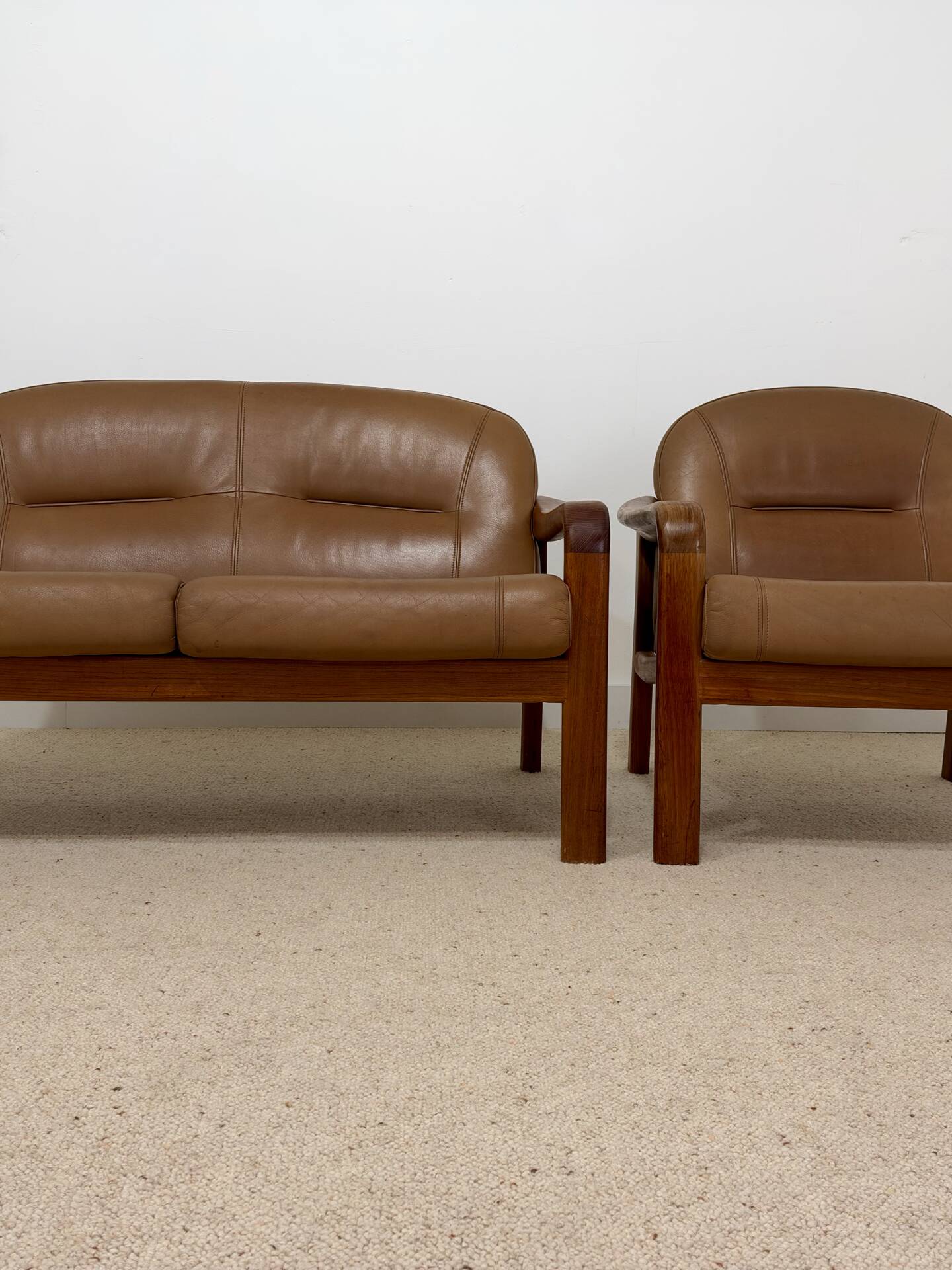 Vintage living room set – 2-seater sofa & cognac leather armchair