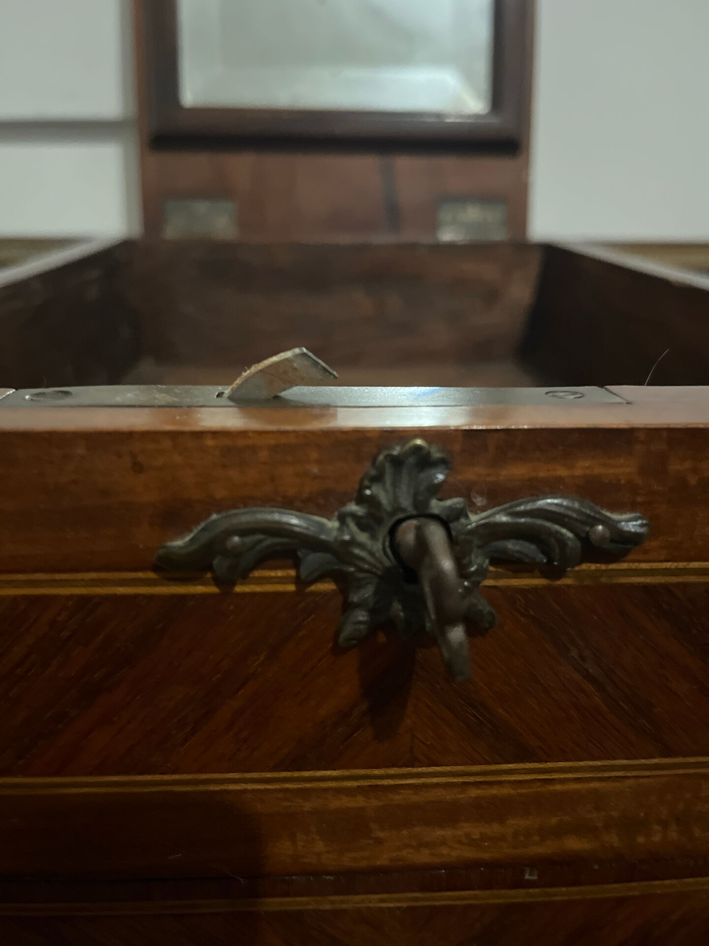 coiffeuse (ou table d'accouchée / poudreuse) de style Louis XV.