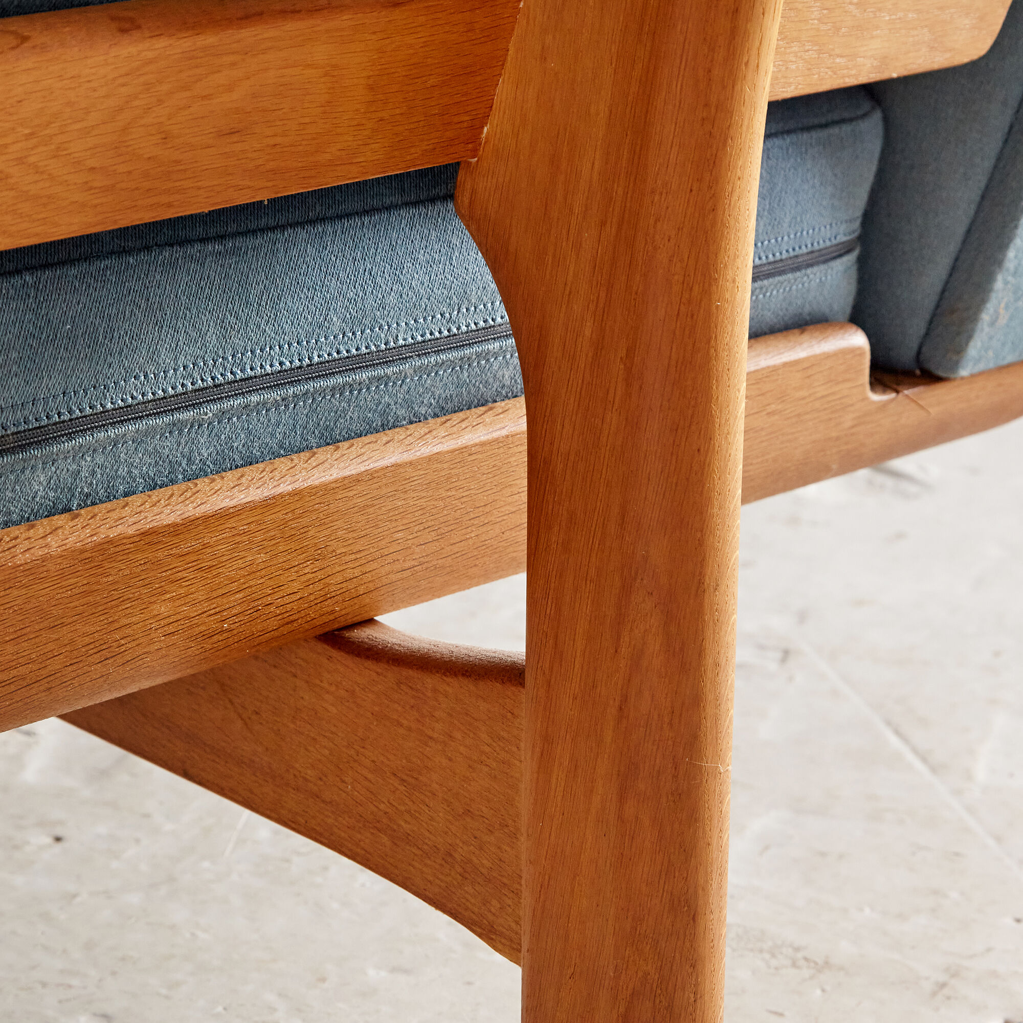 Hans J. Wegner Model GE-236/3 three-seater sofa