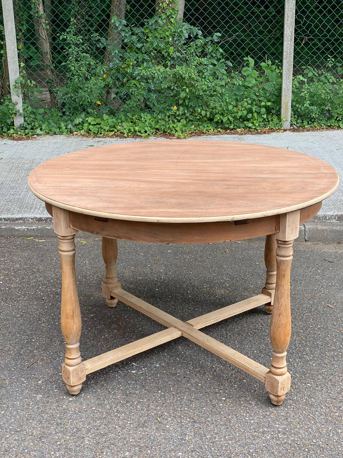 Renovated round extendable farmhouse dining table made of solid wood, 115cm.