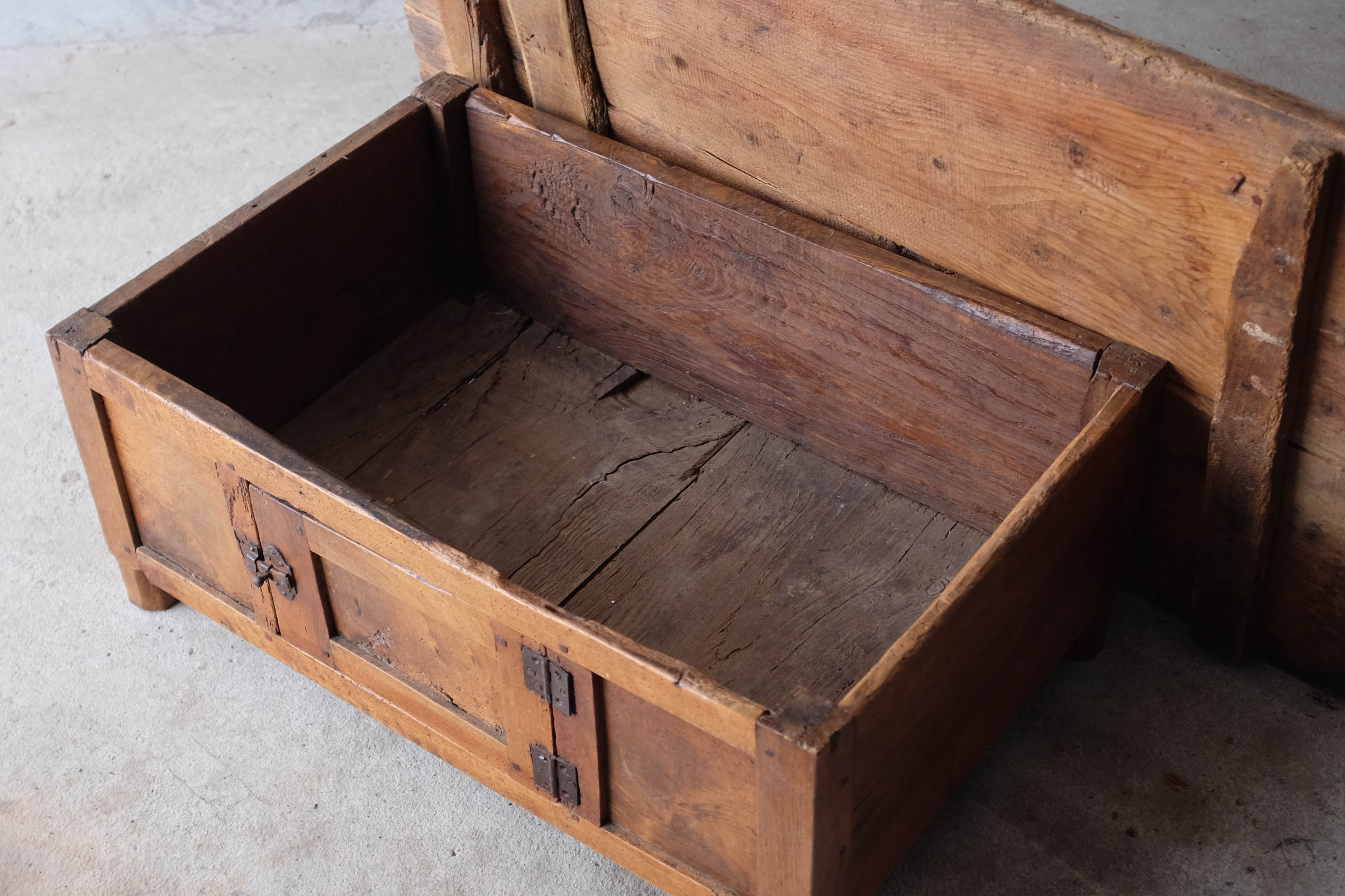 Popular art coffee table, Savoy, 19th century