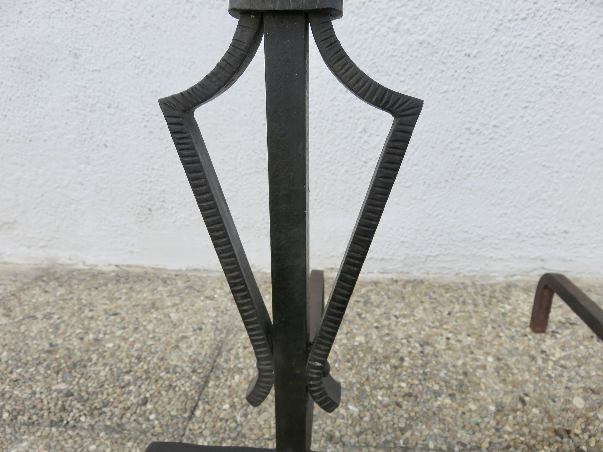 Wrought iron hammered gates in the style of Subes or Poillerat, 1950s.