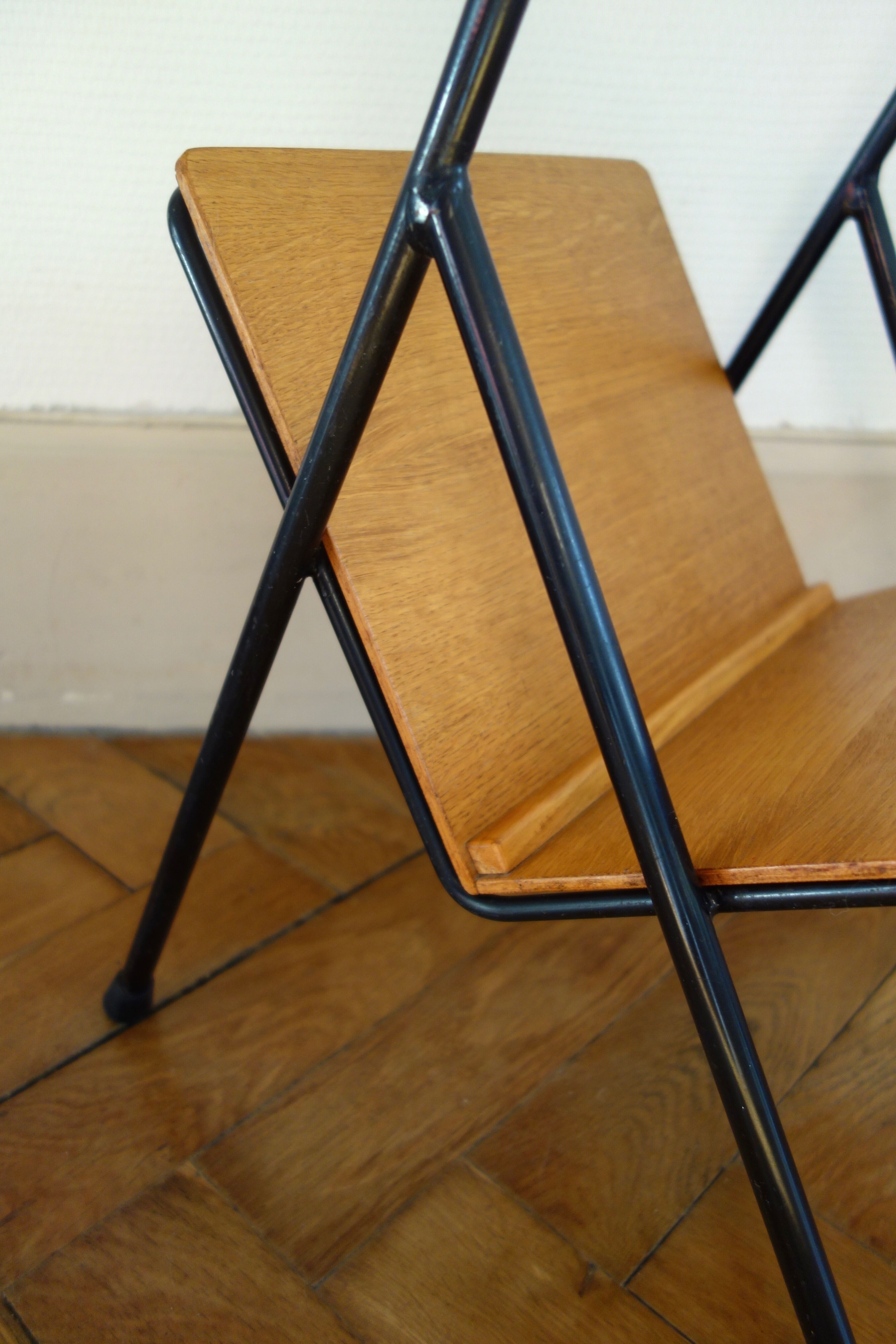 Table d'appoint porte-revues vintage des années 50