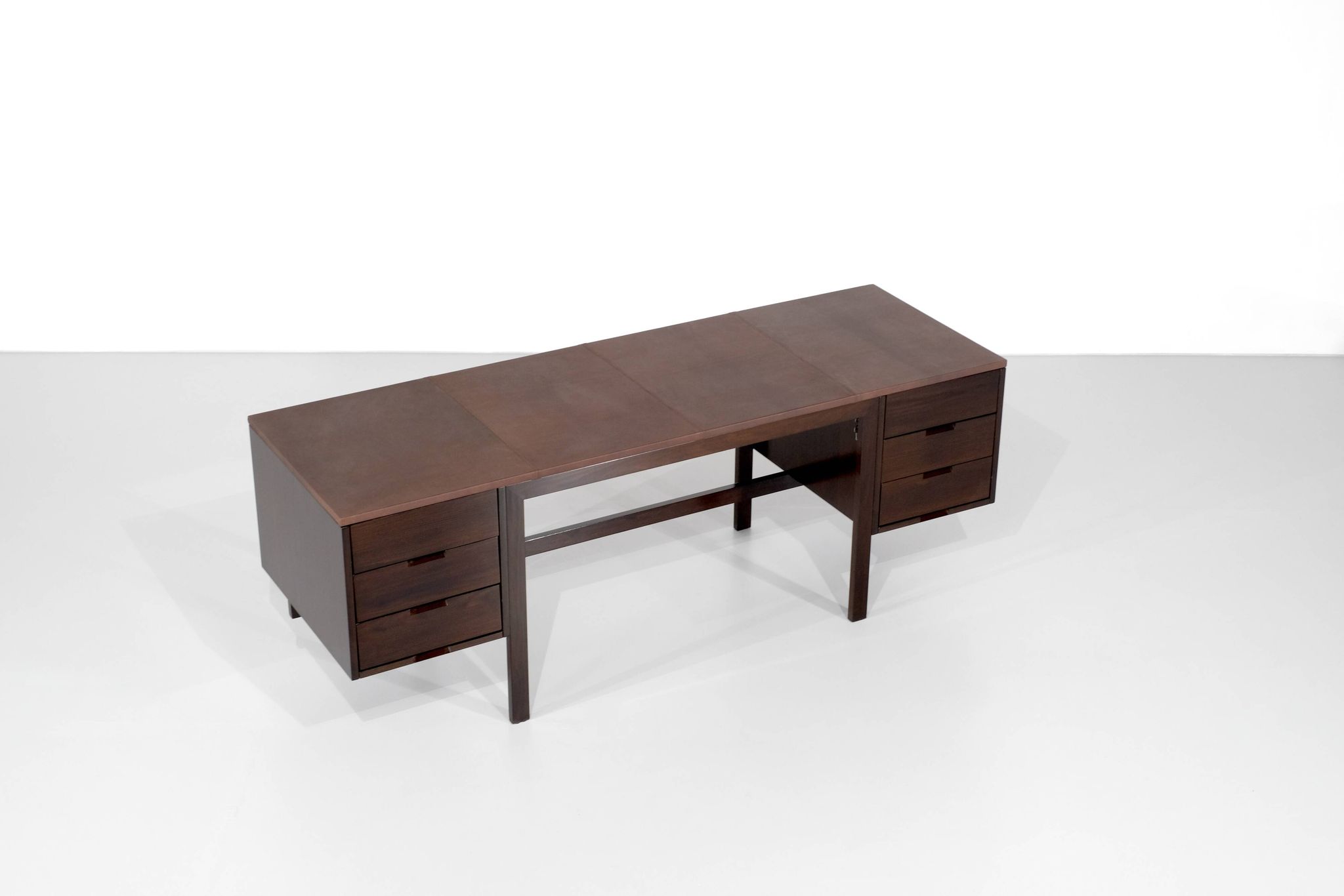 Canaan desk in wood and leather by Marcel Breuer for Gavina, Italy 1950s.