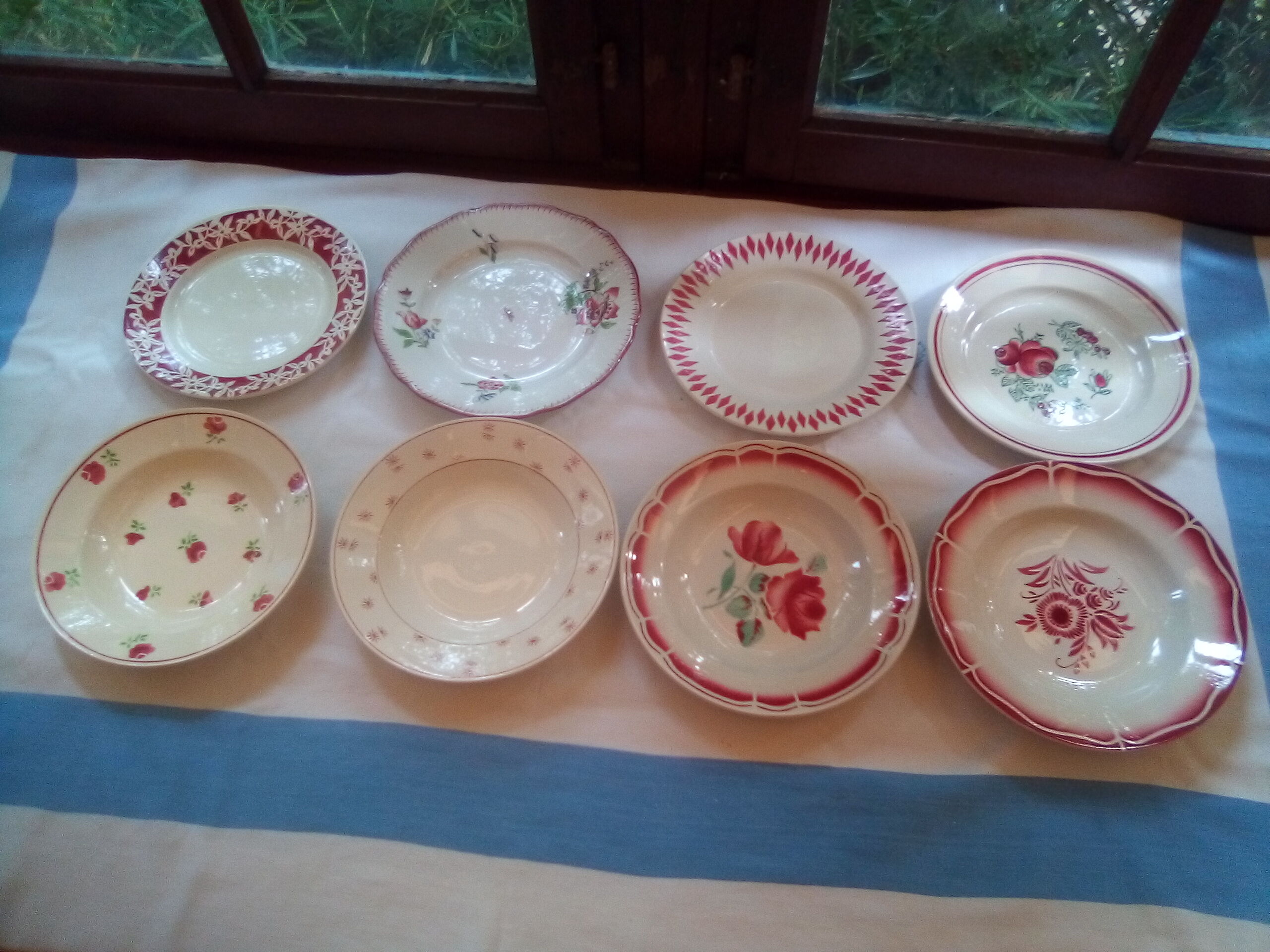Assorted 8 ancient plates dominating red