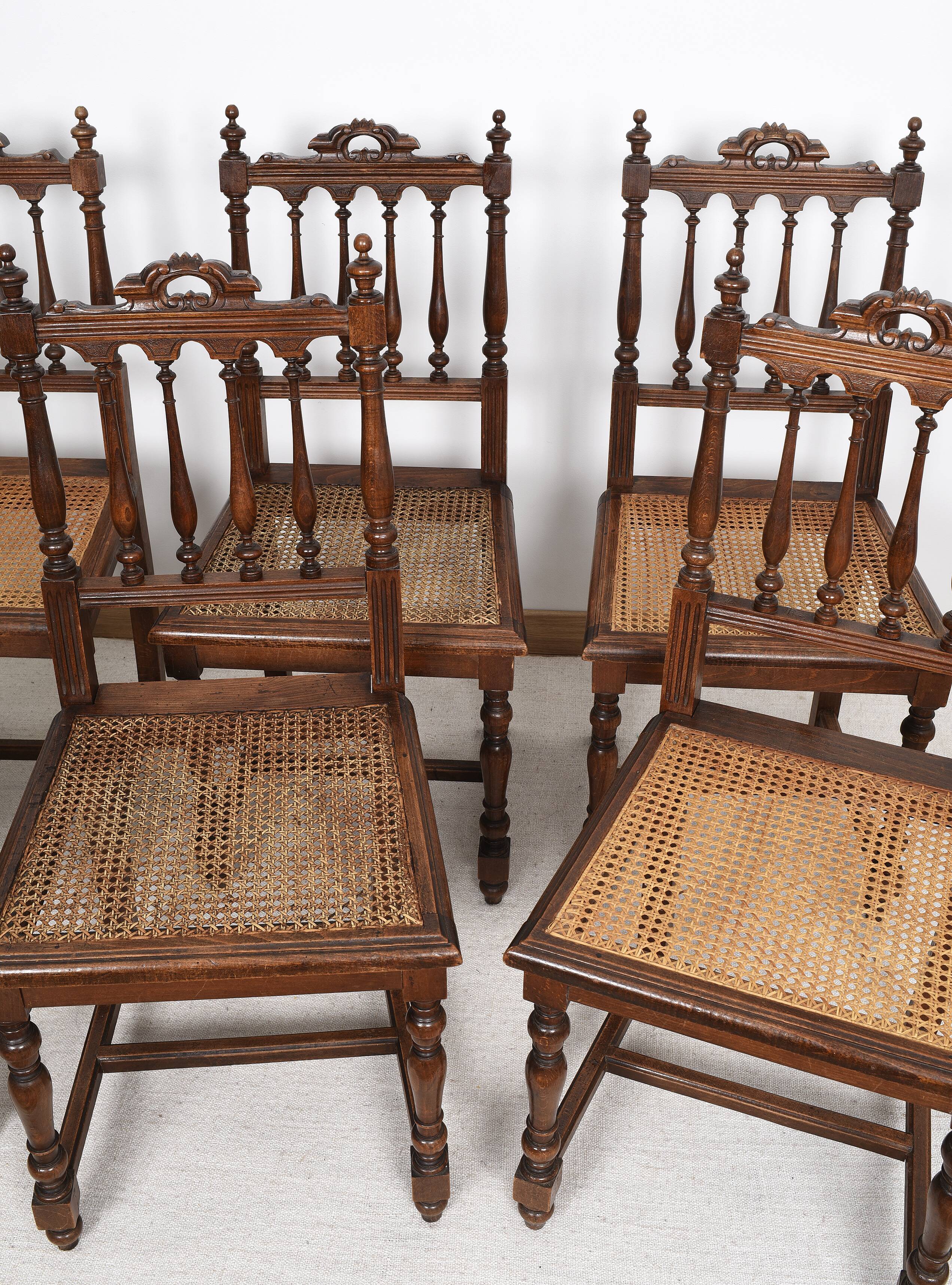 Chaises cannées, style Louis XIII