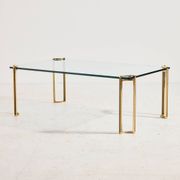 Table basse en laiton et verre