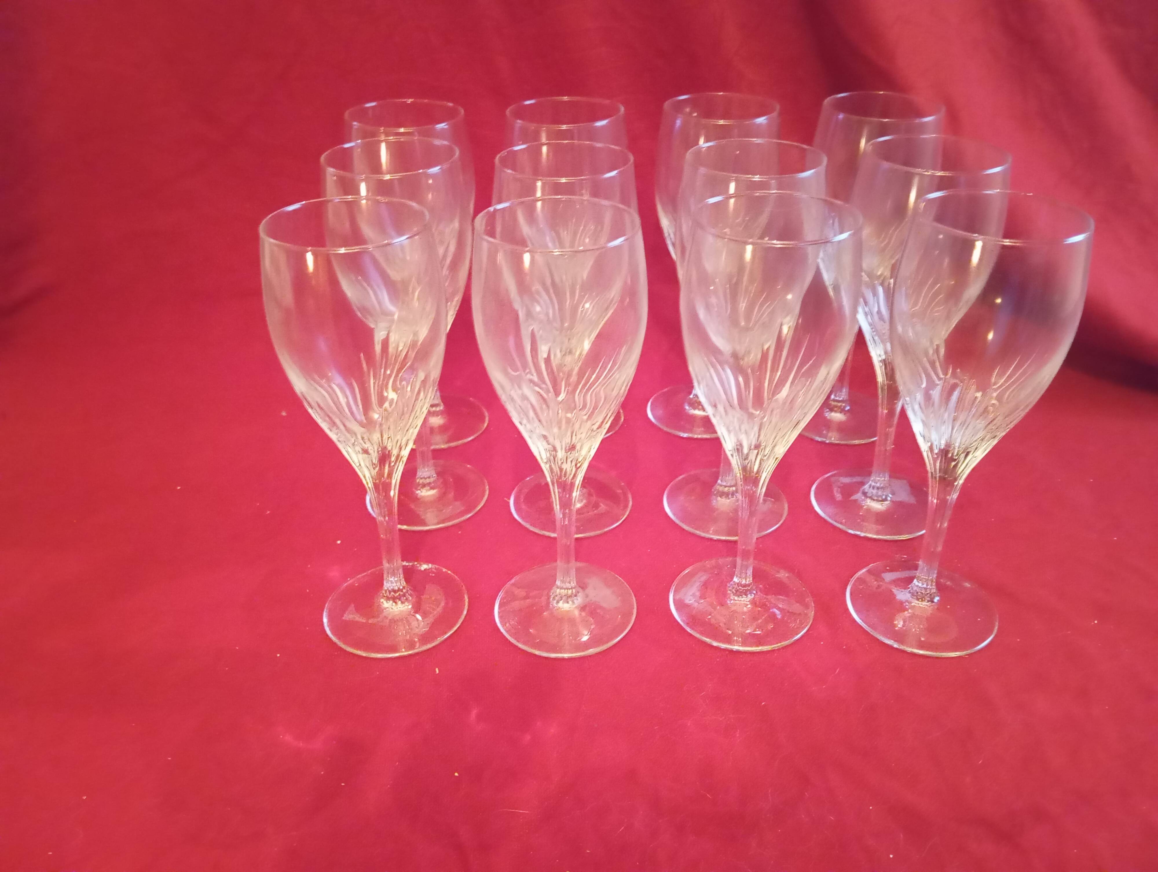 Set of 12 stemmed glasses